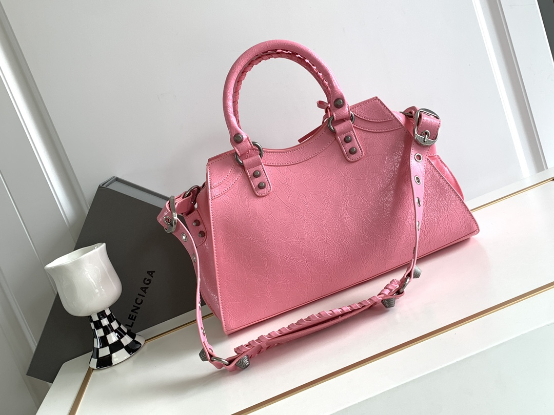 Balenciaga 大号Balenciagα巴黎最新款Neo cagole机车包这次配备了爱心小镜子