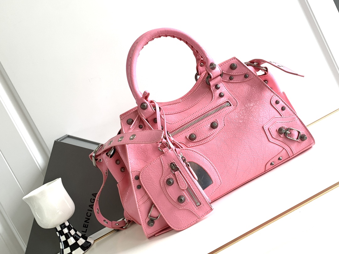 Balenciaga 大号Balenciagα巴黎最新款Neo cagole机车包这次配备了爱心小镜子