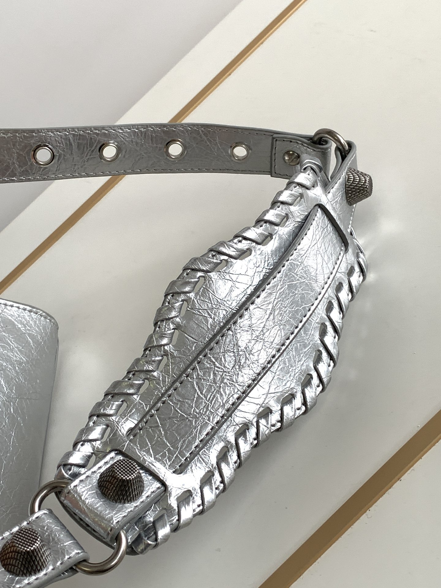 Balenciaga 大号Balenciagα巴黎最新款Neo cagole机车包这次配备了爱心小镜子