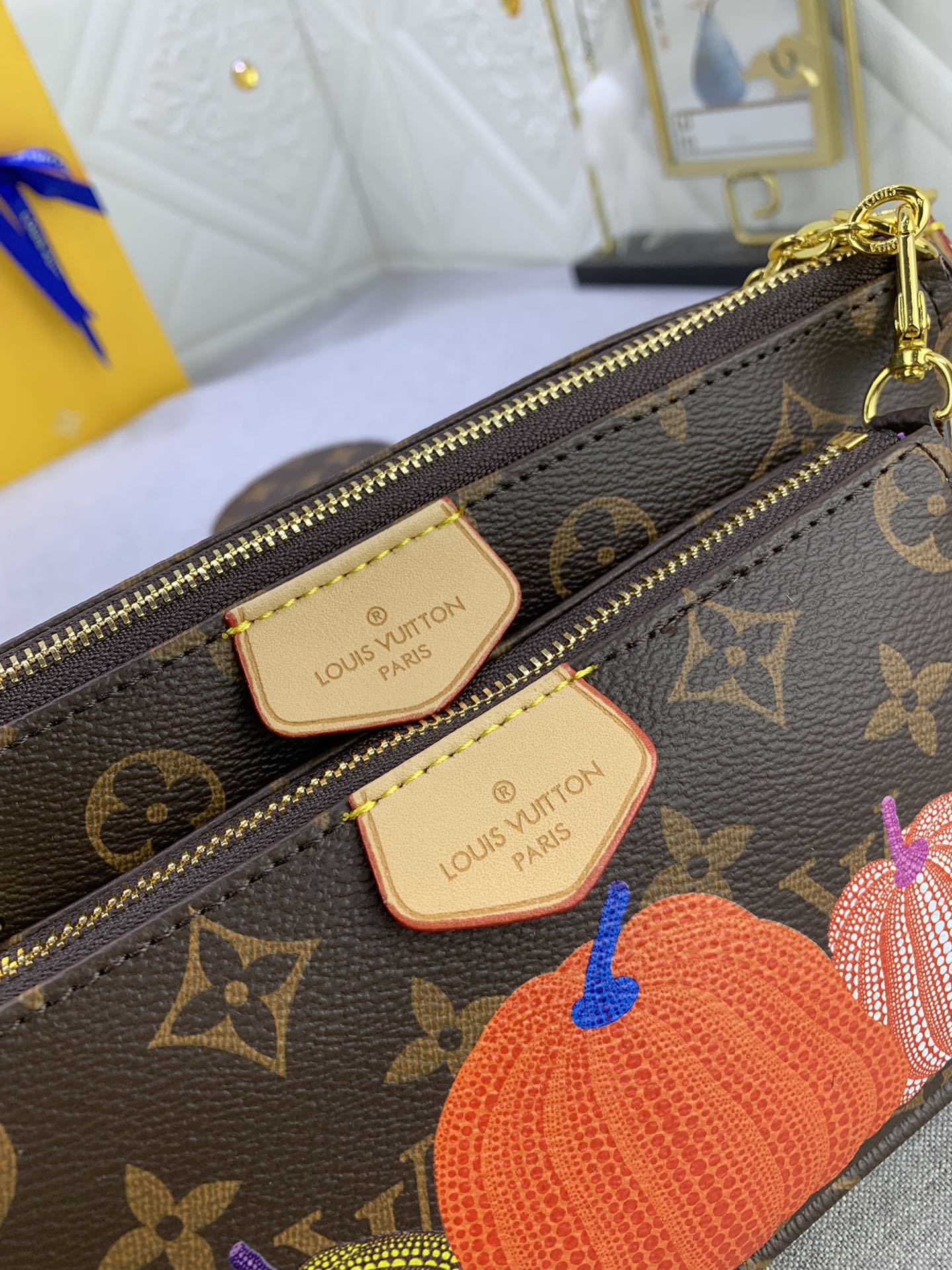 300 M46385 M44823 本款 LV x YK Multi Pochette Accessoires 手袋出自路易威登 x 草间弥生合作系列