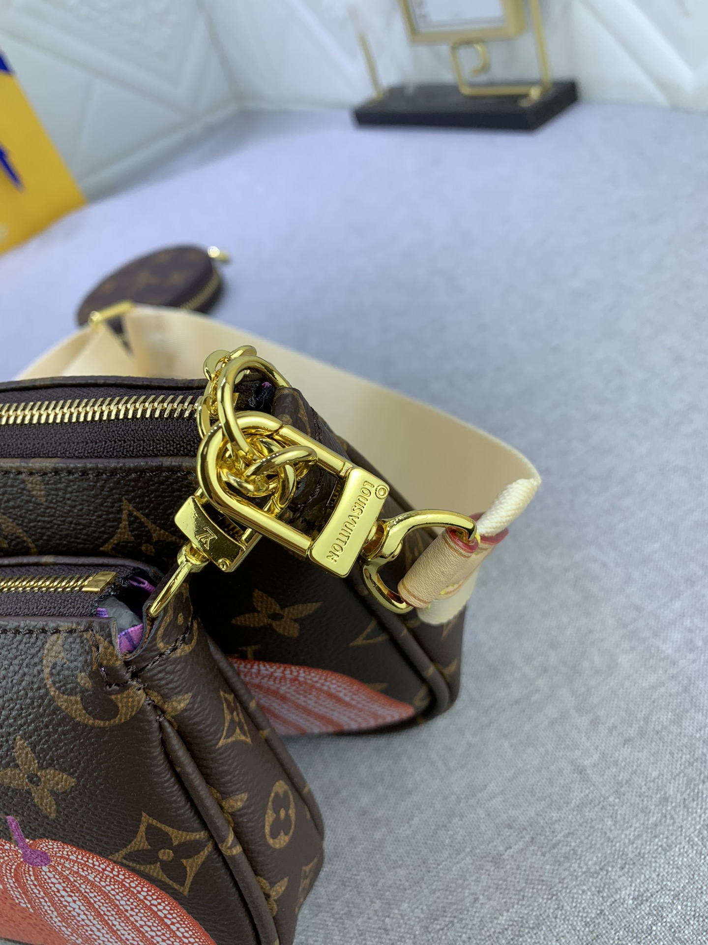 300 M46385 M44823 本款 LV x YK Multi Pochette Accessoires 手袋出自路易威登 x 草间弥生合作系列