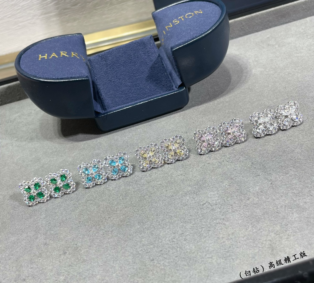 9️⃣2️⃣5️⃣ 批125  （白钻）海瑞温斯顿满钻四叶草耳钉# Diamond Links系列钻石耳钉，她的一颦一笑，优雅迷人却又不失理性坚韧，与品牌标志性设计祖母形切工形态钻石相互映衬，相得益彰。