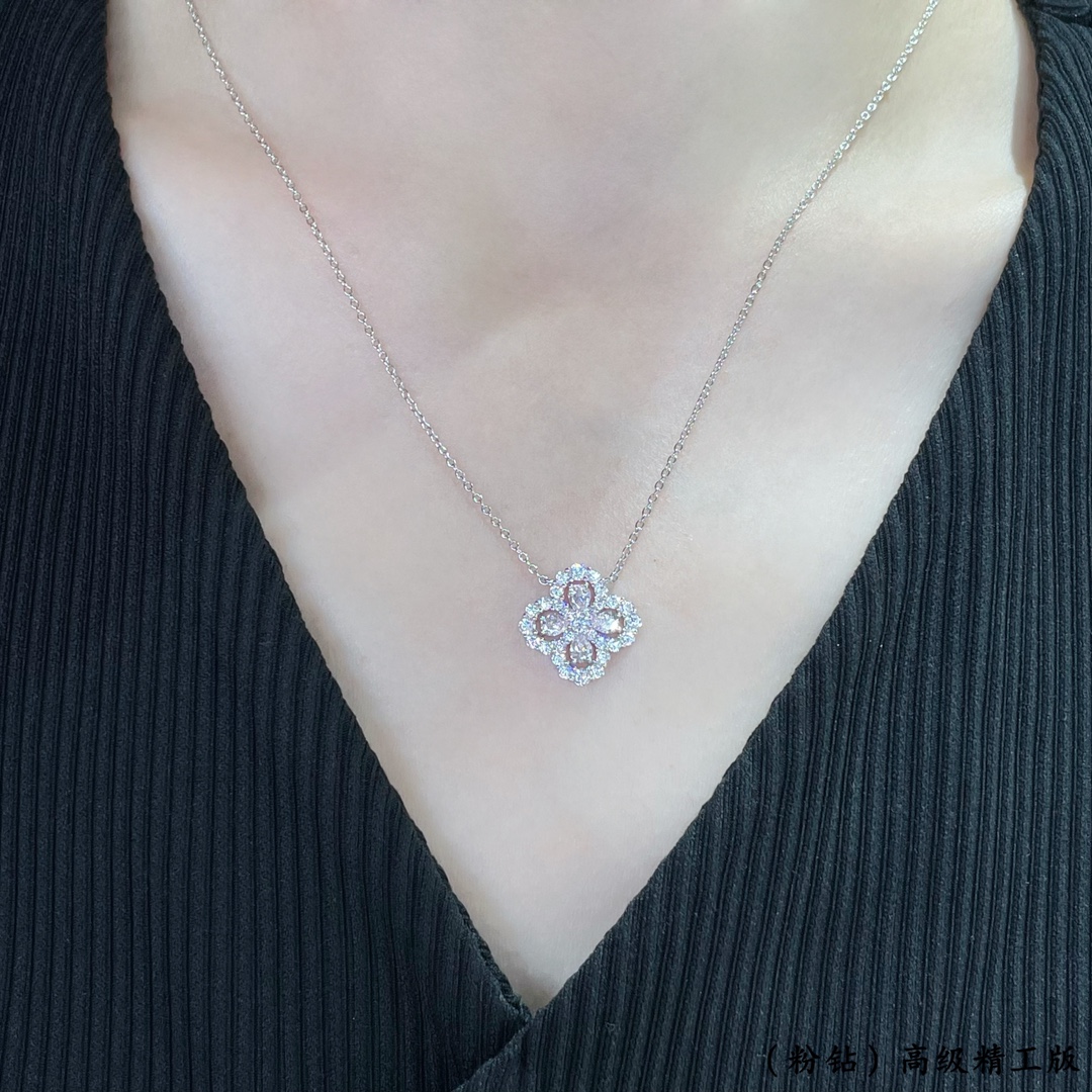 ????ysdwz 9️⃣2️⃣5️⃣   （粉钻）海瑞温斯顿满钻四叶草项链# Diamond Links系列钻石项链，她的一颦一笑，优雅迷人却又不失理性坚韧，与品牌标志性设计祖母形切工形态钻石相互映衬，相得益彰。