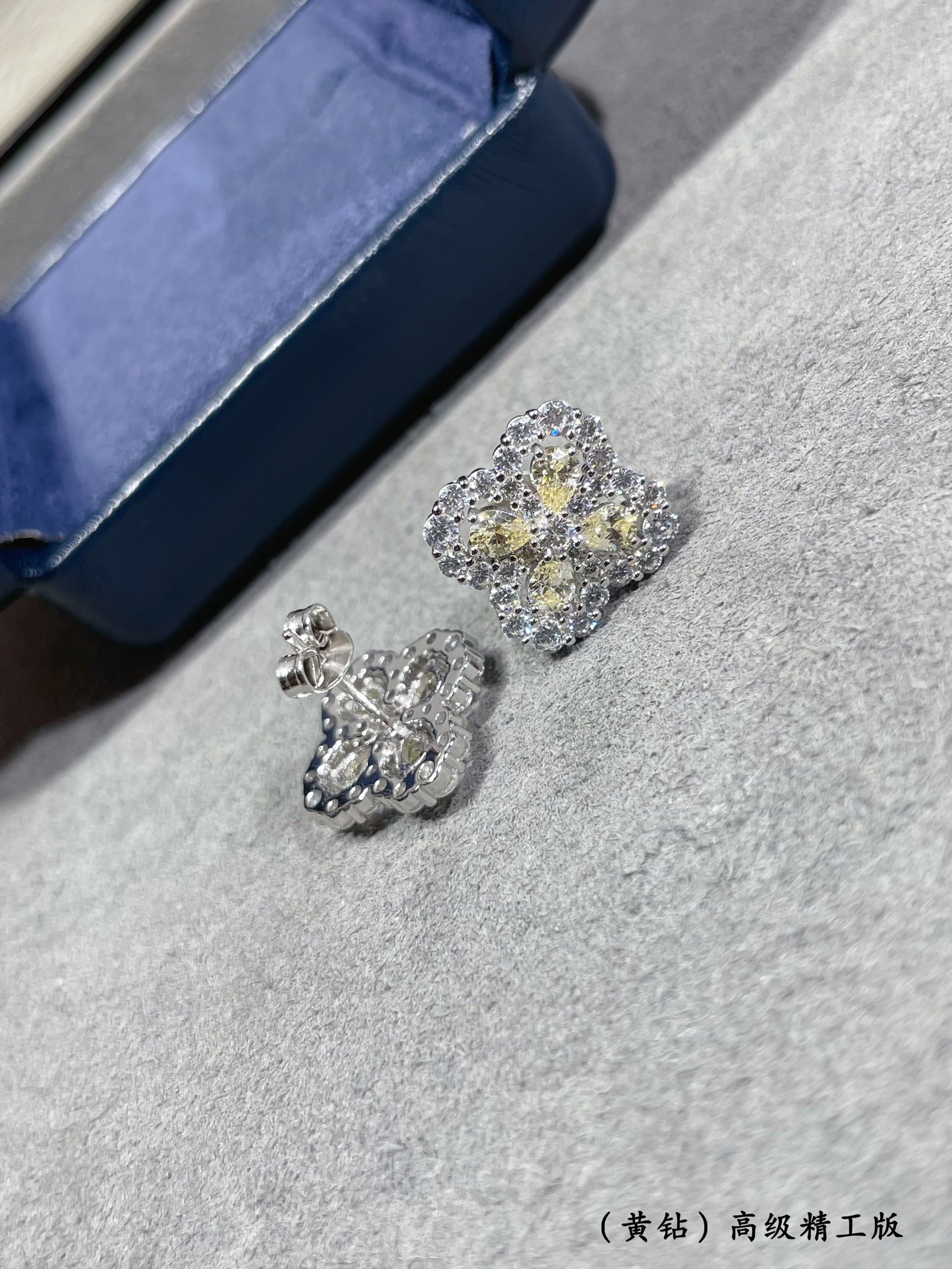   （黄钻）海瑞温斯顿满钻四叶草耳钉# Diamond Links系列钻石耳钉，她的一颦一笑，优雅迷人却