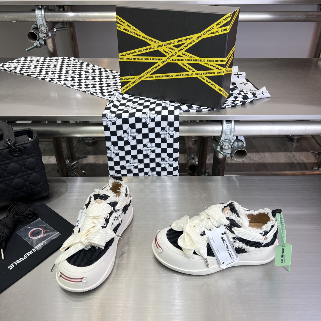 SmileReblic Canvas Shoes: Latest Couples Sneakers with Thick Base and Unique Design - 图片 4