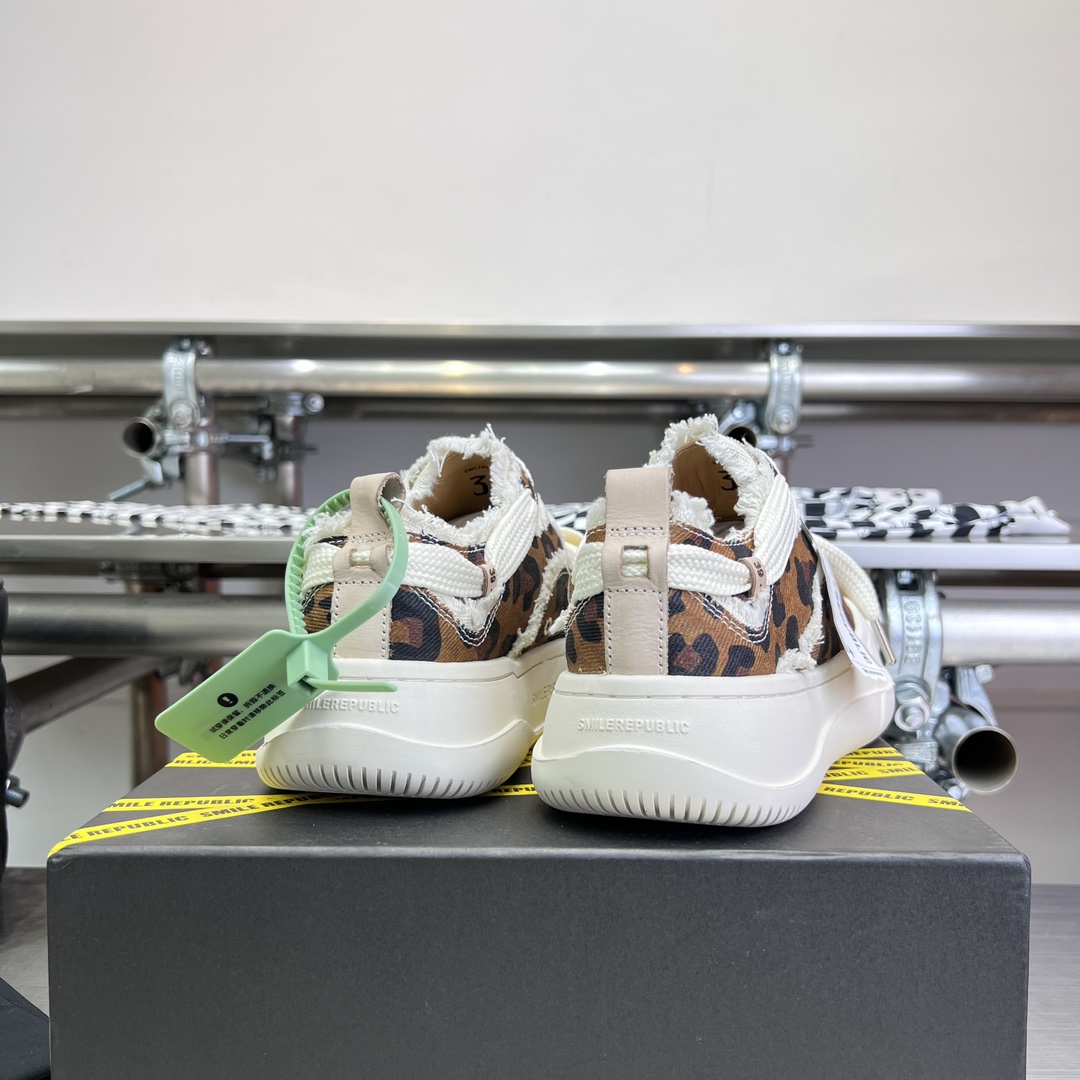 Review of SmileReblic Top Version Canvas Shoes: Same Size, Thick Base, Latest Tan Color. - 图片 6