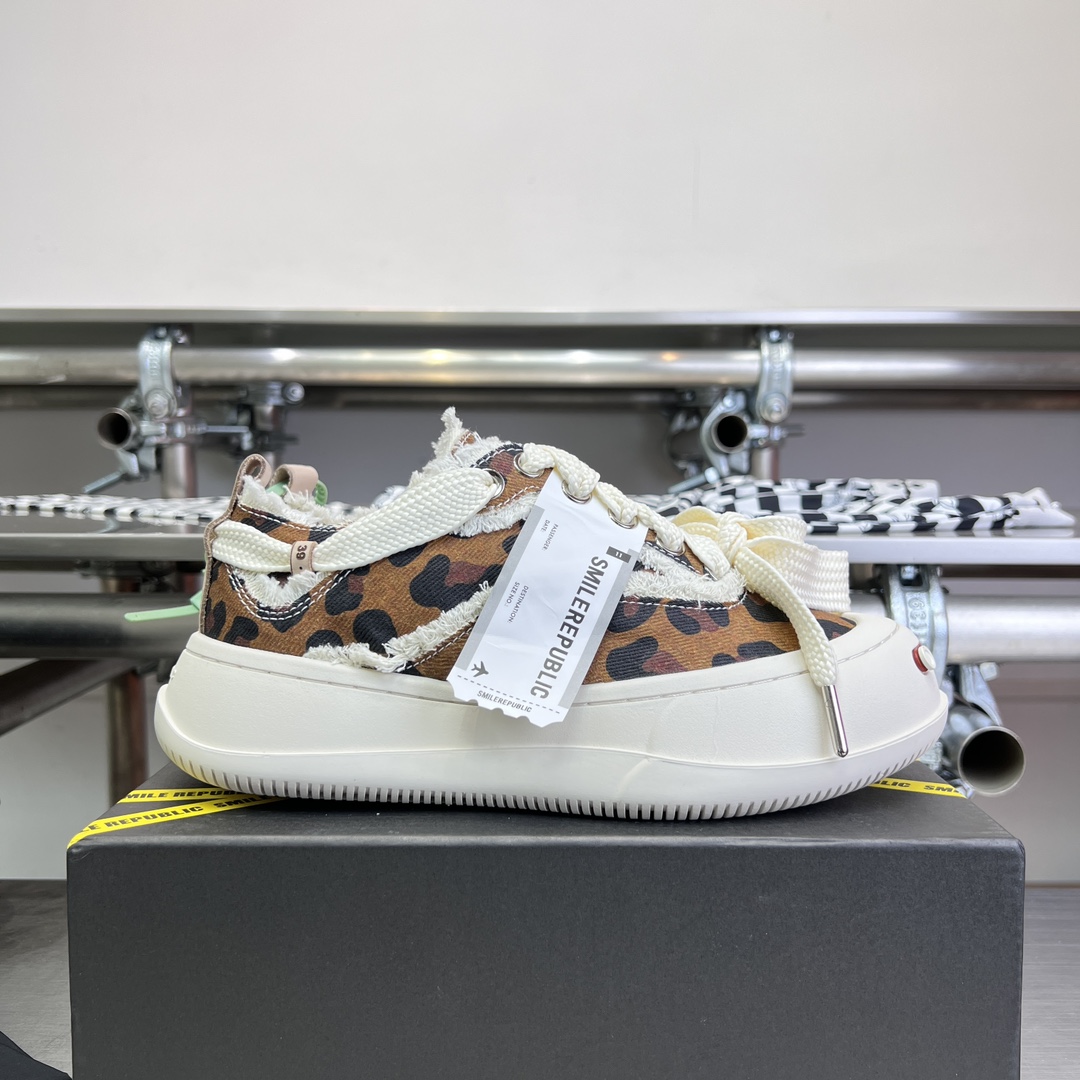 Review of SmileReblic Top Version Canvas Shoes: Same Size, Thick Base, Latest Tan Color. - 图片 5