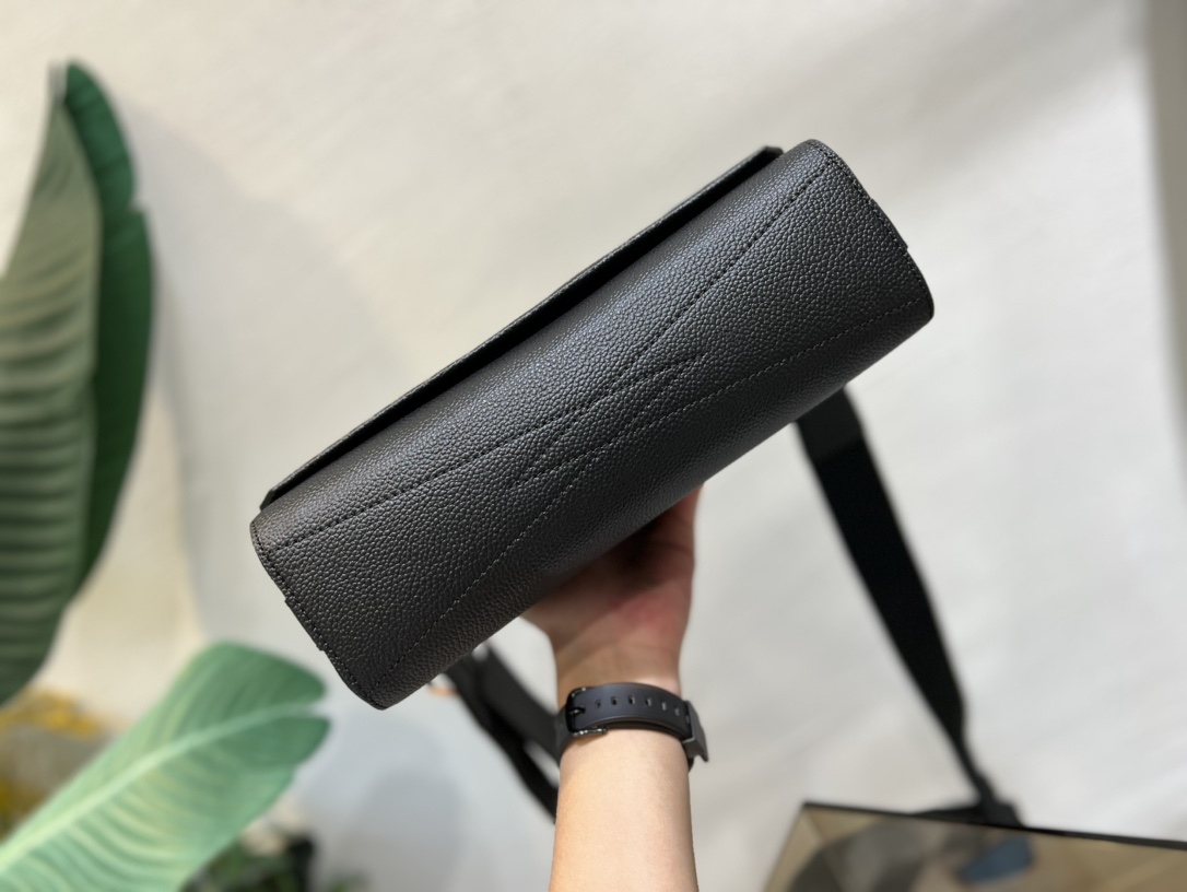 M57080 AEROGRAM Messenger Bag - Bag 4