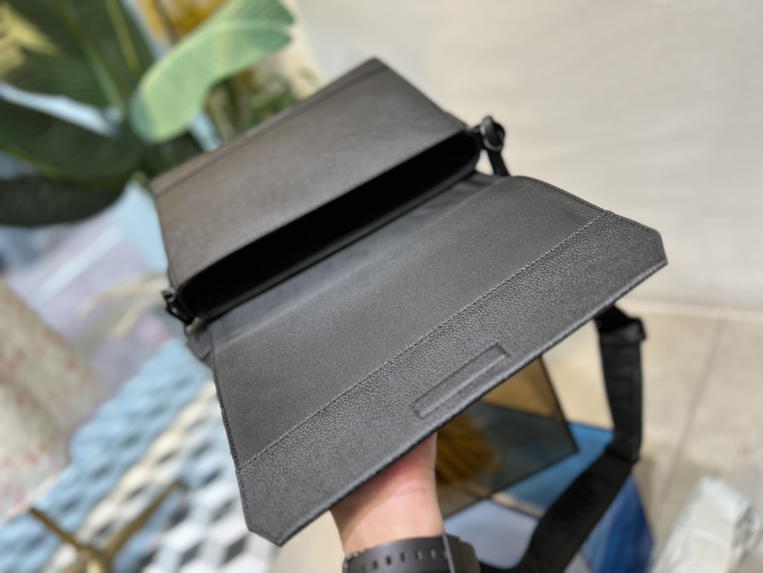 M57080 AEROGRAM Messenger Bag - Bag 8