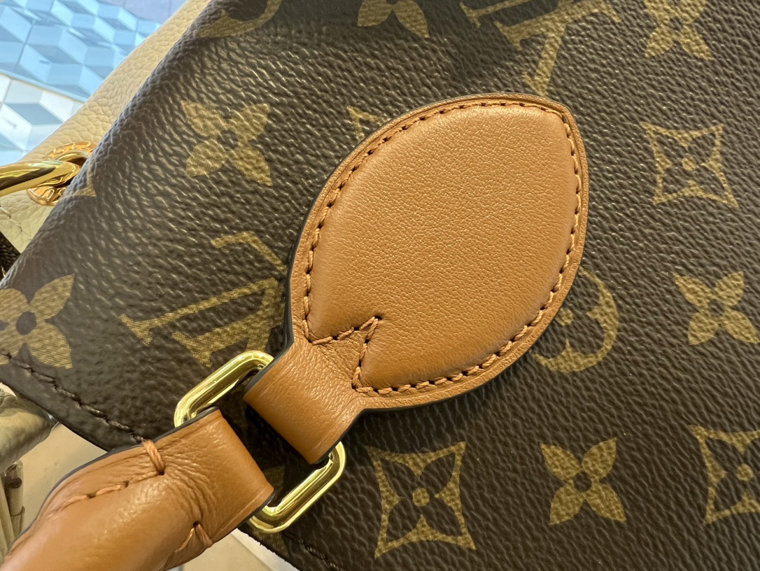 M46507黑 M46495白 Opéra BB 手袋拼接 Monogram 帆布、粒面皮革和光滑皮革,尽显路易威登的标志性格调 6
