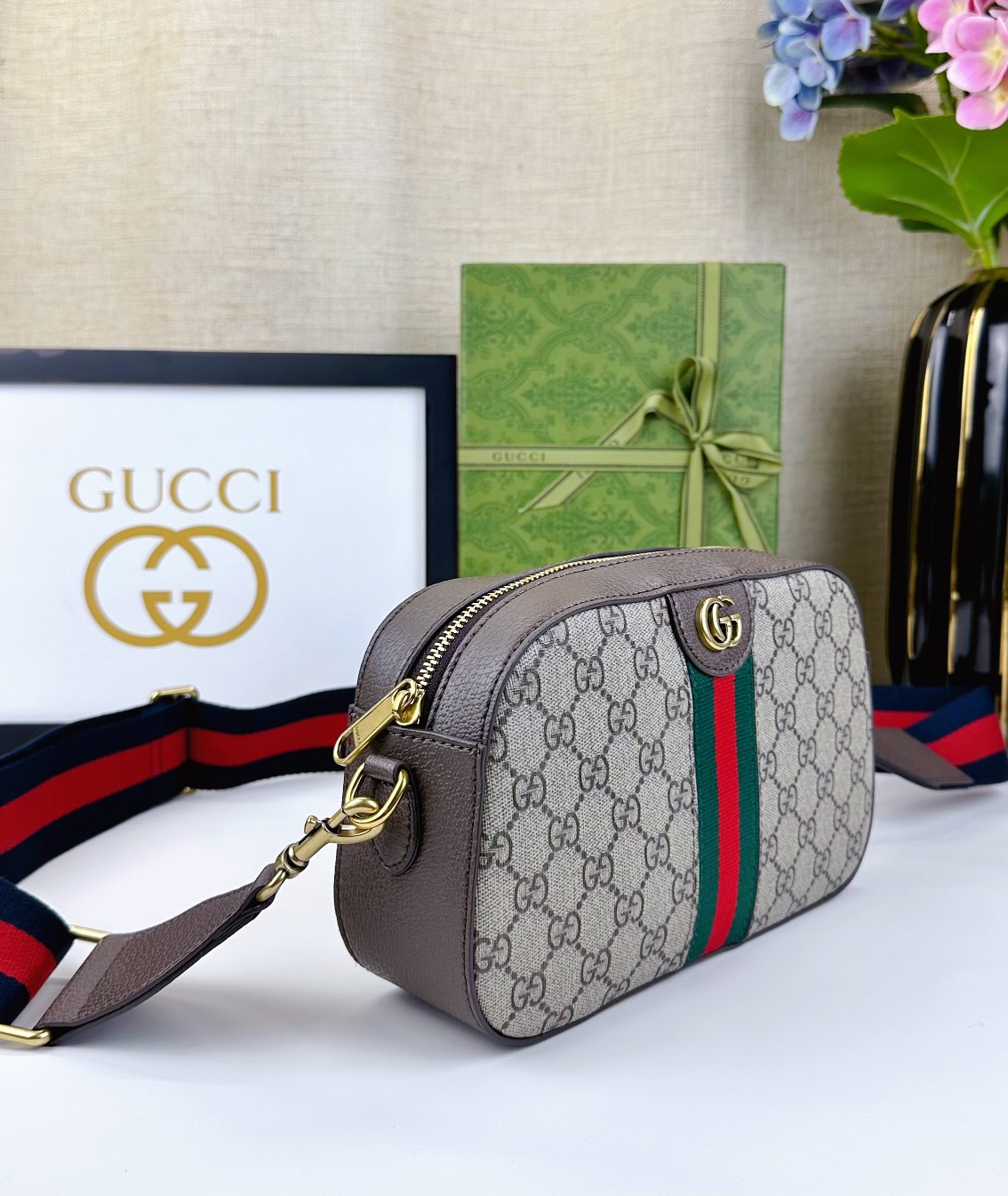 Gucci Ophidia GG小号肩背包 - モダンデザインと伝統の融合