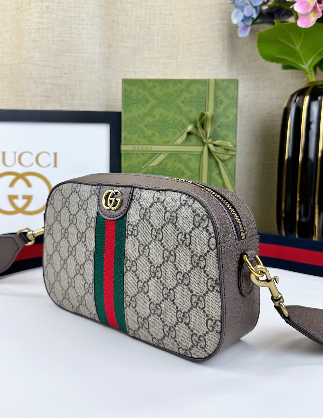 Gucci Ophidia GG小号肩背包 - モダンデザインと伝統の融合