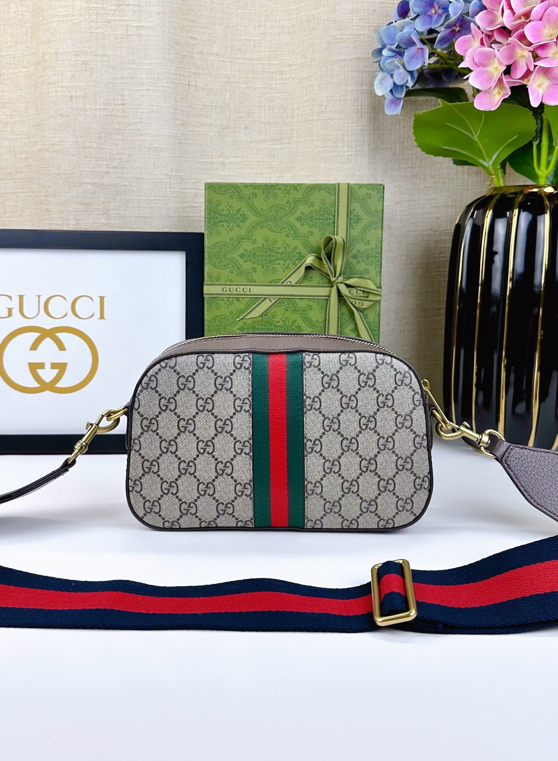 Gucci Ophidia GG小号肩背包 - モダンデザインと伝統の融合