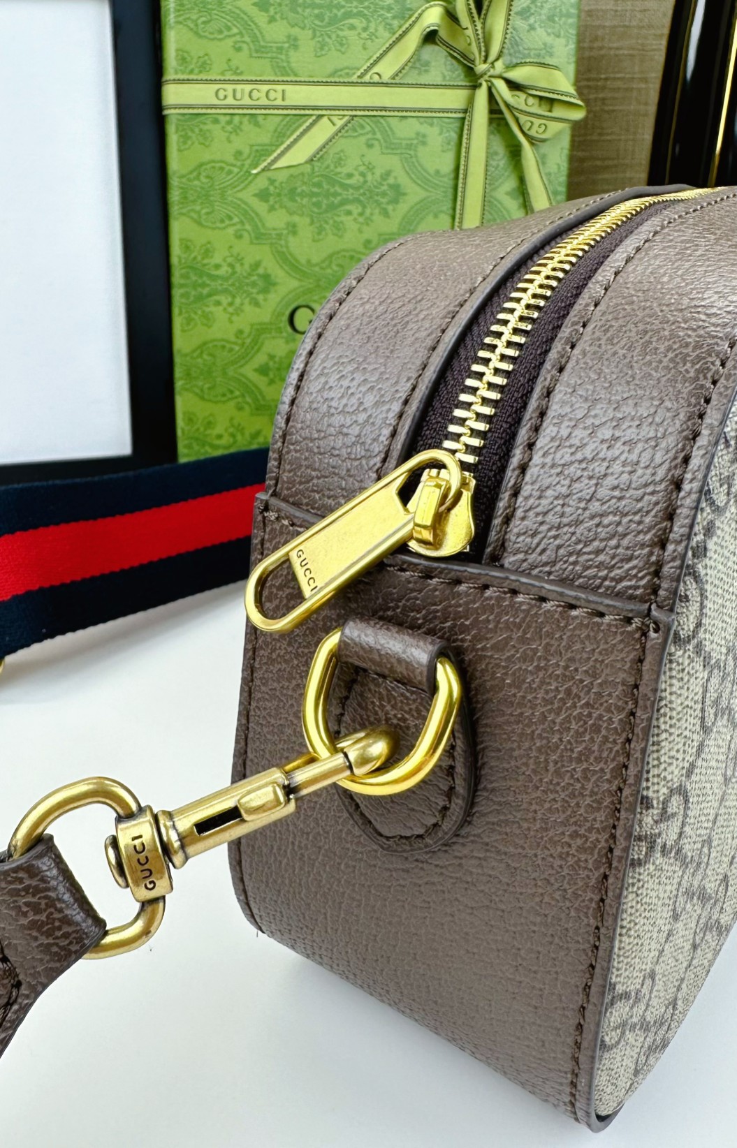 Gucci Ophidia GG小号肩背包 - モダンデザインと伝統の融合