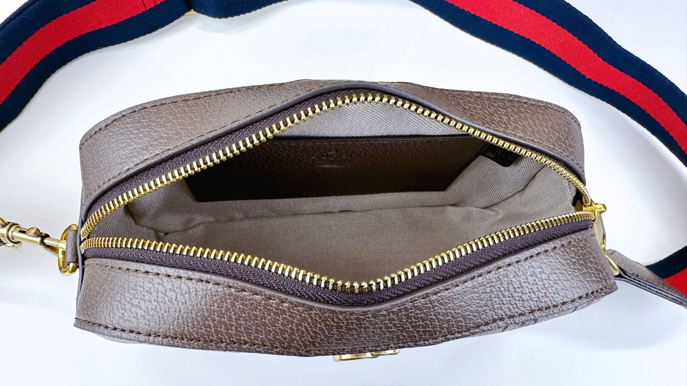 Gucci Ophidia GG小号肩背包 - モダンデザインと伝統の融合