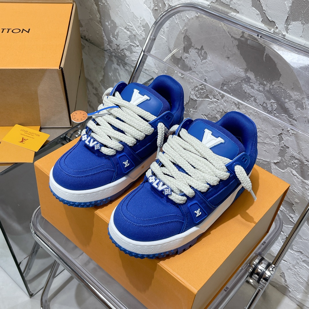 NO:441669,Men's size ♂ Top ceiling level!  Louis Vuitton catwalk fat trainer 'DIY buckle bread shoes. Super fun, super childlike. Crazy heart-wrenching. Fat trainer breaks the single change of color, chubby, super cute and interesting, and each color is great! It incorporates more similar contour lines and car lines to Old Skool, widened shoelaces and enlarged Jazz-Stripe, paired with colorful DIY buckles, and further exaggerates its full shoe body. The romantic and childlike authenticity also highlights a bit of rebellious street meaning. Each color is consistent with ZP and ships, as shown in the picture. What you see is what you get. The PS buckle is matte velvet matte texture, high-end and special. Each four-pointed star buckle has a four-leaf flower pattern on the side, which is not pure glossy. Please distinguish it from the market's currency ♀ Purchase ceiling level  Full set of exquisite aircraft box packaging Please be sure of the quality of my home. Please pay attention to the market currency materials! Imported upper toe layer calfskin, customized inner air permeable net, TPU mold-sucking sole. The material details are all top-notch! Exclusive exquisite gift box packaging SIZE38-44 (customized for men 38/45), casual shoes/sports shoes, louis vuitton, sneakers, cowhide19860909男码♂ 顶级天花板级别！Louis Vuitton 走秀款胖trainer 'DIY饰扣面包鞋.超级玩味 超级童趣.疯狂心动 胖trainer打破颜色的单一变化,胖乎乎的超可爱有趣,每个配色都很赞！融入了与Old Skool 更相似的轮廓线条与车线,加宽的鞋带以及放大的Jazz-Stripe,搭配彩色的DIY饰扣,并进一步的夸张化它的饱满鞋身,烂漫童真的同时还凸显了些许叛逆街头意味 每个颜色都是与ZP一致串珠搭配出货,如图所示 所见即所得. PS饰扣呈雾面丝绒哑光质地 高级又特别 每个四角星饰扣侧面带有四叶花的花纹 并非纯光面.请区分于市场的通货♀ 代购天花板级别 全套精美飞机盒包装 请认准我家品质 请注意区分市面通货材料！ 鞋面进口头层小牛皮 内里定制透气网里,TPU吸模大底.材质细节做工都是顶级制作！配置独家精致礼盒包装 SIZE38-44（男38/45定做）,休闲鞋/运动鞋,louis vuitton,sneakers,cowhide,Women's Shoes