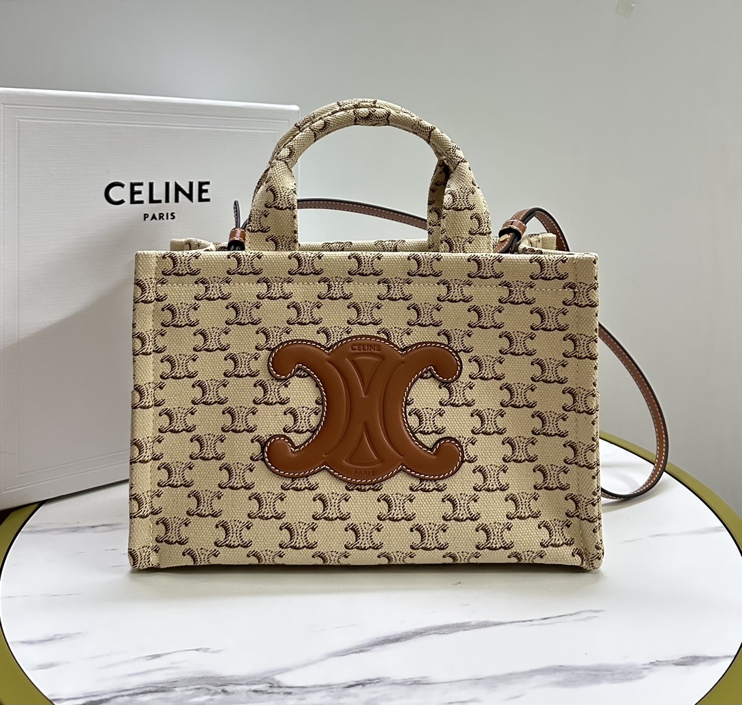 新品上线️️CE新品织物托特科技感logo印花低调高级!柔软织物的材料增加随性洒脱的味道️手提️斜挎!托