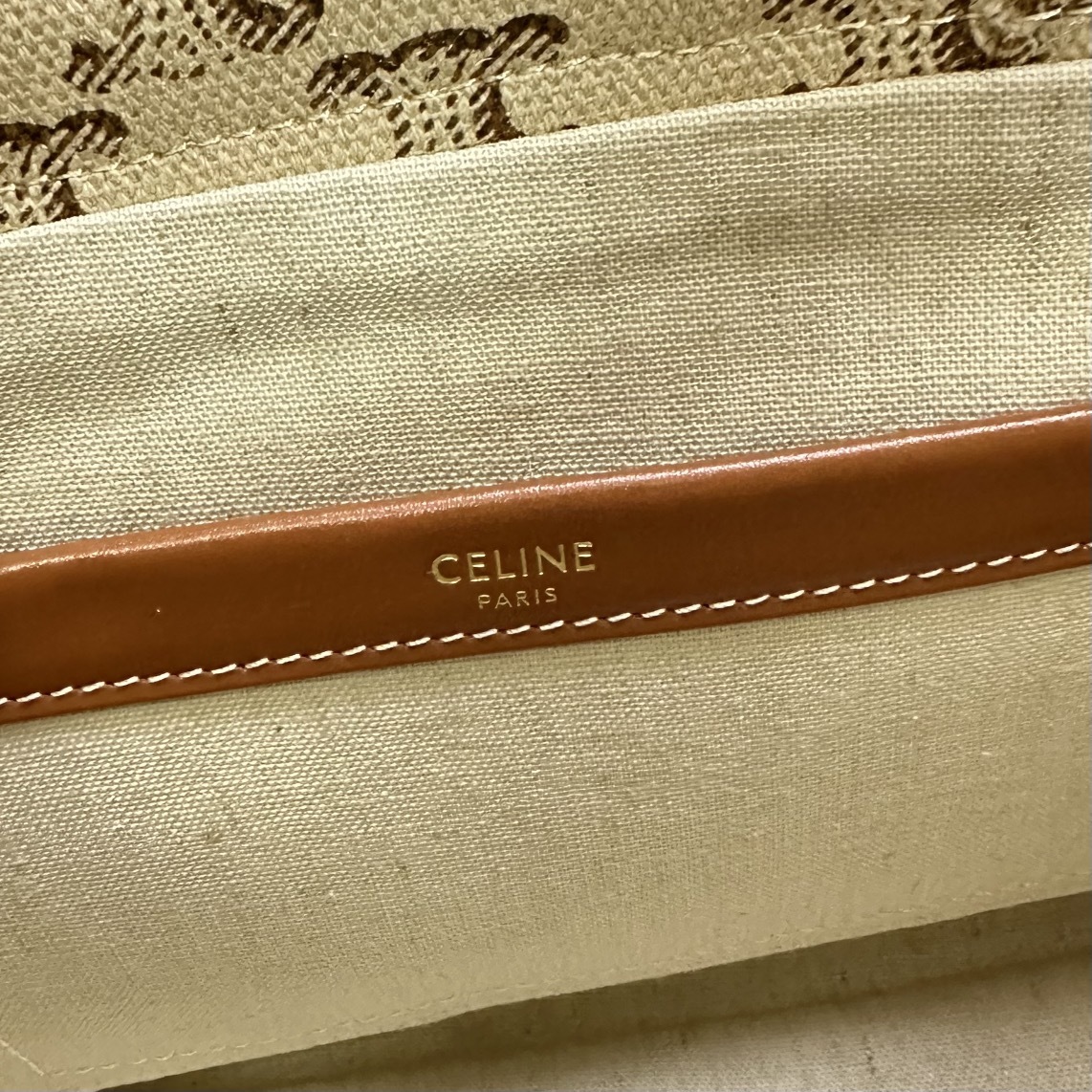 新品上线️️CE新品织物托特科技感logo印花低调高级!柔软织物的材料增加随性洒脱的味道️手提️斜挎!托