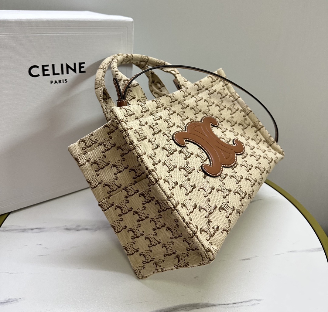 新品上线️️CE新品织物托特科技感logo印花低调高级!柔软织物的材料增加随性洒脱的味道️手提️斜挎!托