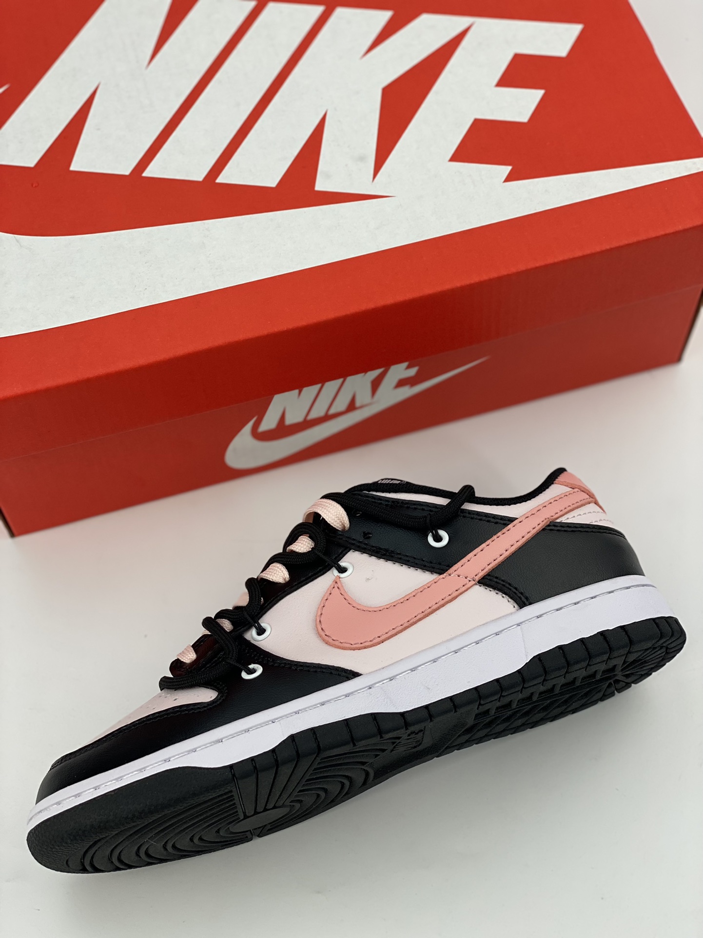 NIKE SB Dunk Low black light cherry blossom pink strap CW1590-100