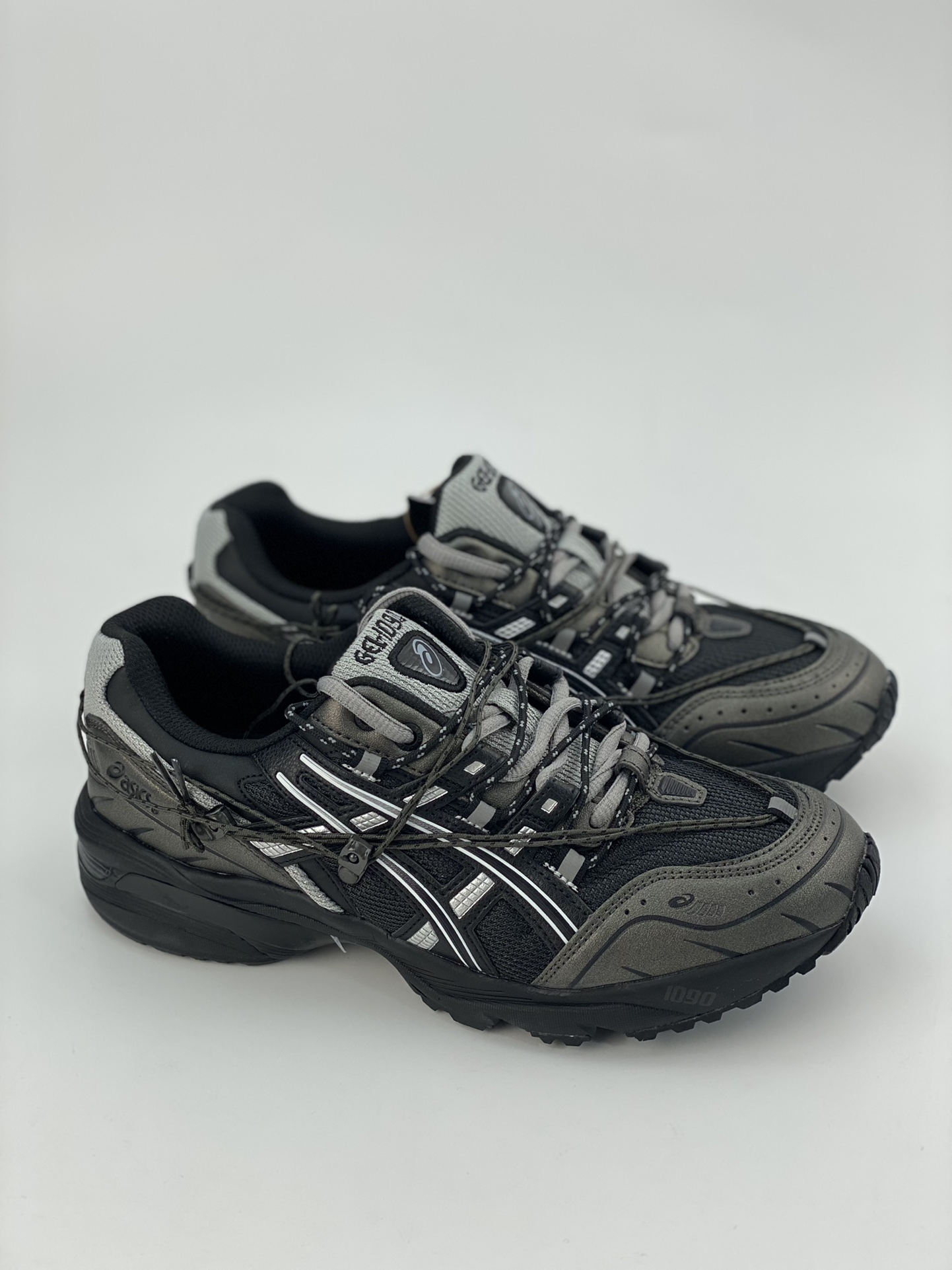 Anderssonbell X Asics GEL-1090 joint black titanium silver strap