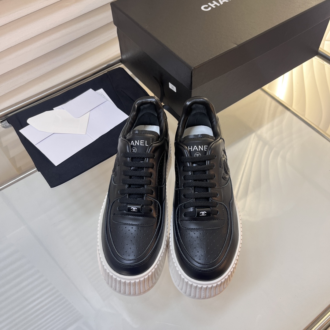 NO:721860,[Self-produced] * Giant panda color matching is amazing, the same style as the Internet celebrity star. The latest catwalk main series of the counter is new. The cowhide letters on the upper are arranged one to one with the original version. The lining is imported sheepskin lining. The outsole is privately molded and imported from Italy. Shoe size: 35-40. Original full set of luxury packaging, casual shoes/sports shoes, sneakers, cowhide, sheepskin19860909[自产] * 大熊猫拼色绝了,网红明星同款 专柜最新走秀主打系列上新 鞋面牛皮字母一比一原版排列  内里进口羊皮里 大底私模意大利进口大底 鞋码:35-40 原版全套豪华包装,休闲鞋/运动鞋,sneakers,cowhide,sheepskin,Women's Shoes