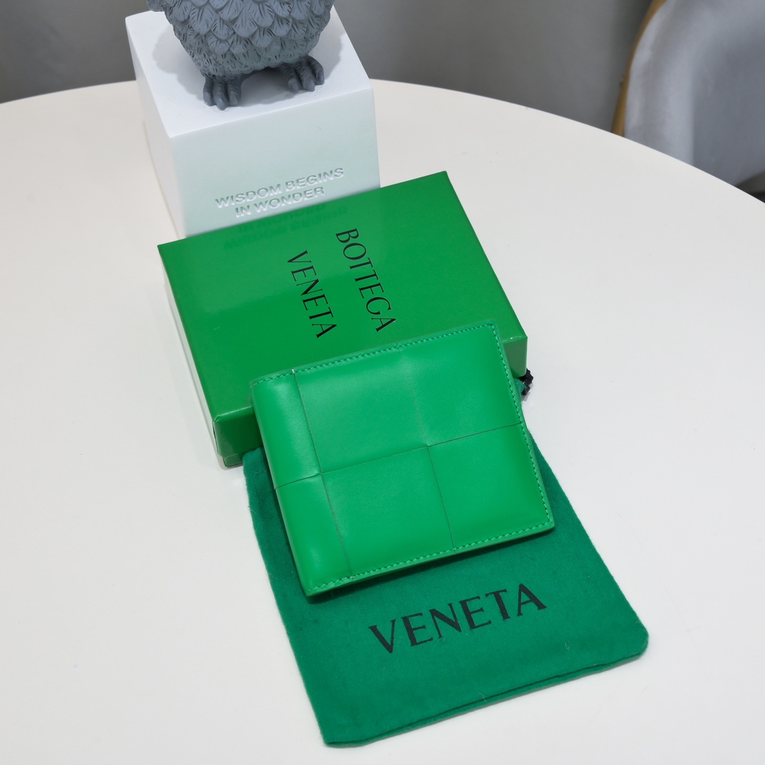 Bottega Veneta Large Intrecciato Bi-fold Wallet Leather