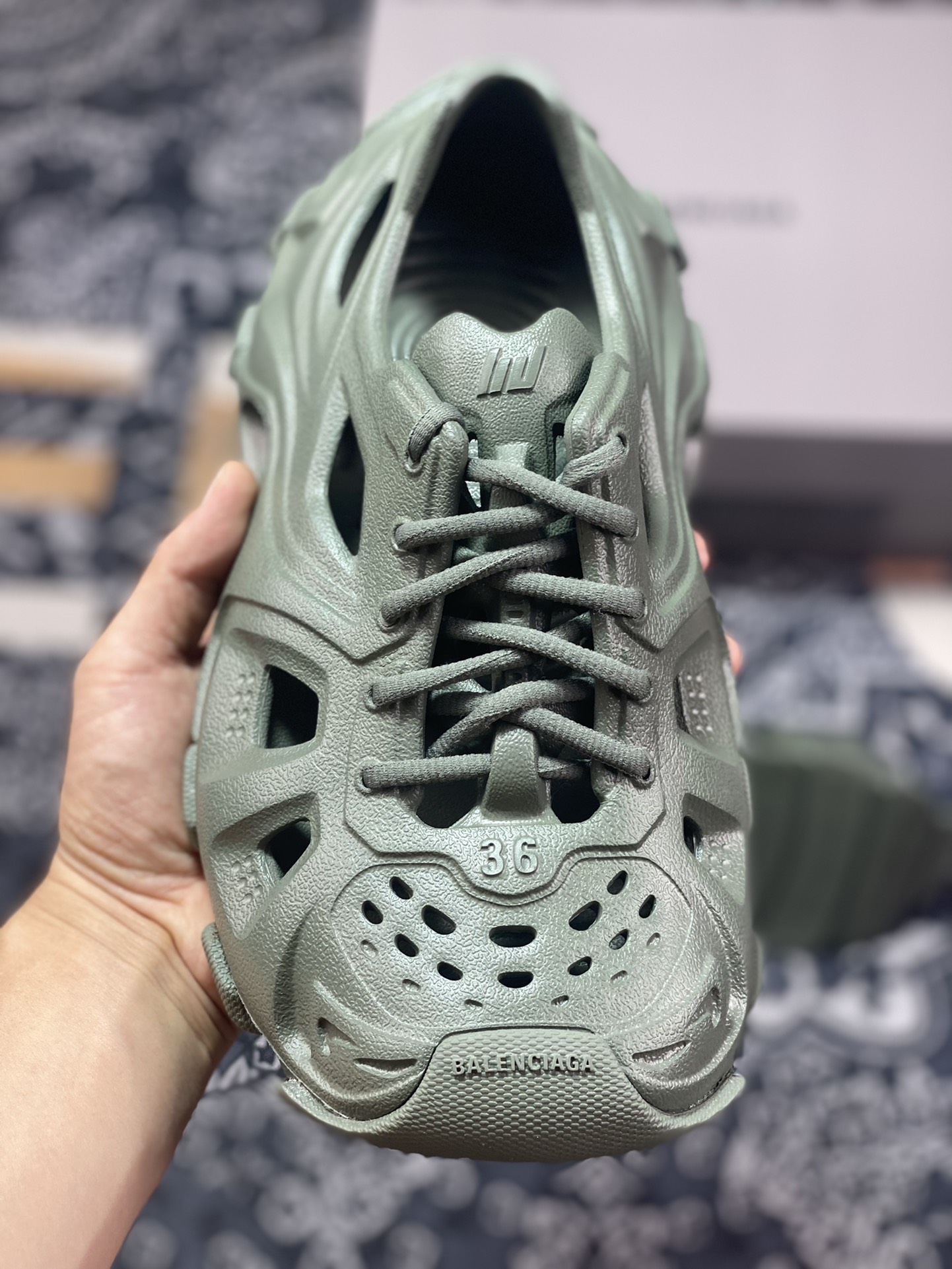 BALENCIAGA HD Lace-Up Rubber Low Top SneakeHD series hole sandals ”Military Green” 702416 W3CES 0109