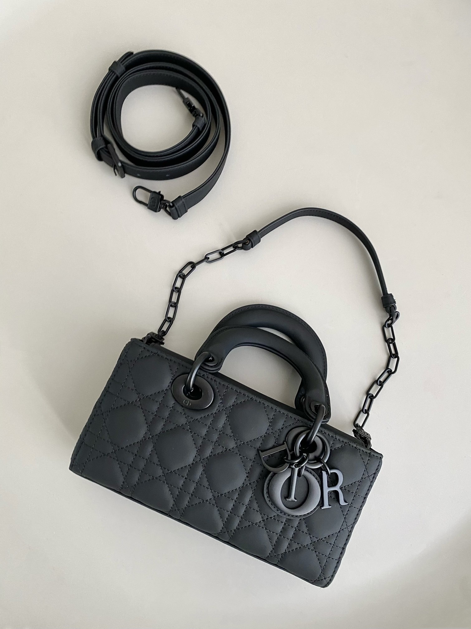 Dior 磨砂黑小号 𝗗-𝗝𝗼𝘆 𝗯𝗮𝗴23新色