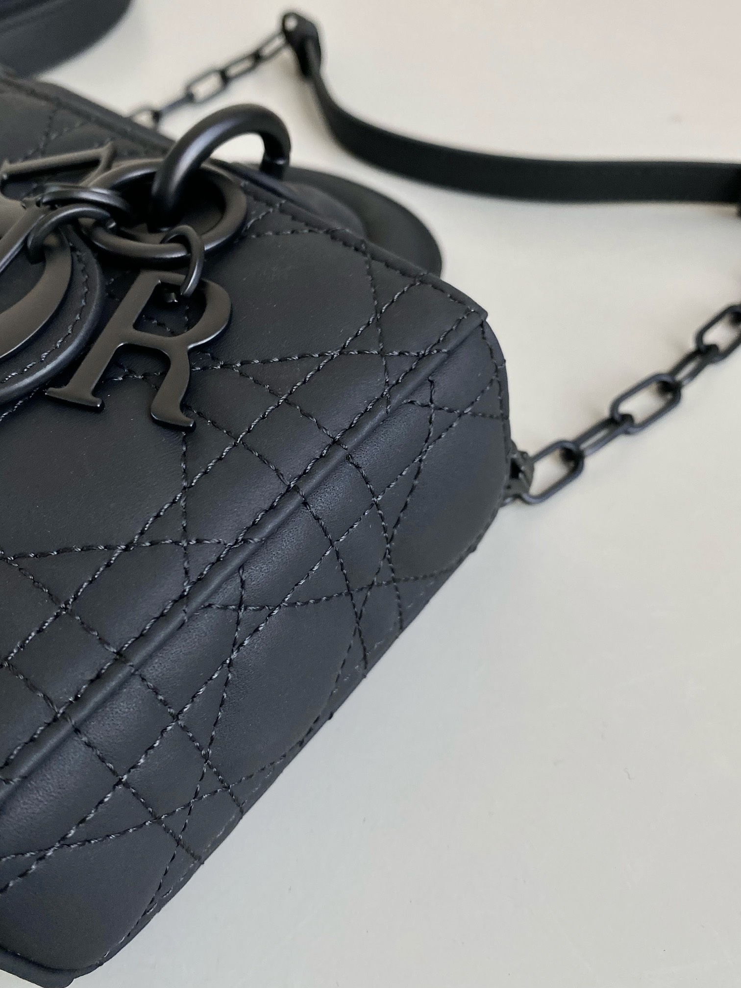 Dior 磨砂黑小号 𝗗-𝗝𝗼𝘆 𝗯𝗮𝗴23新色