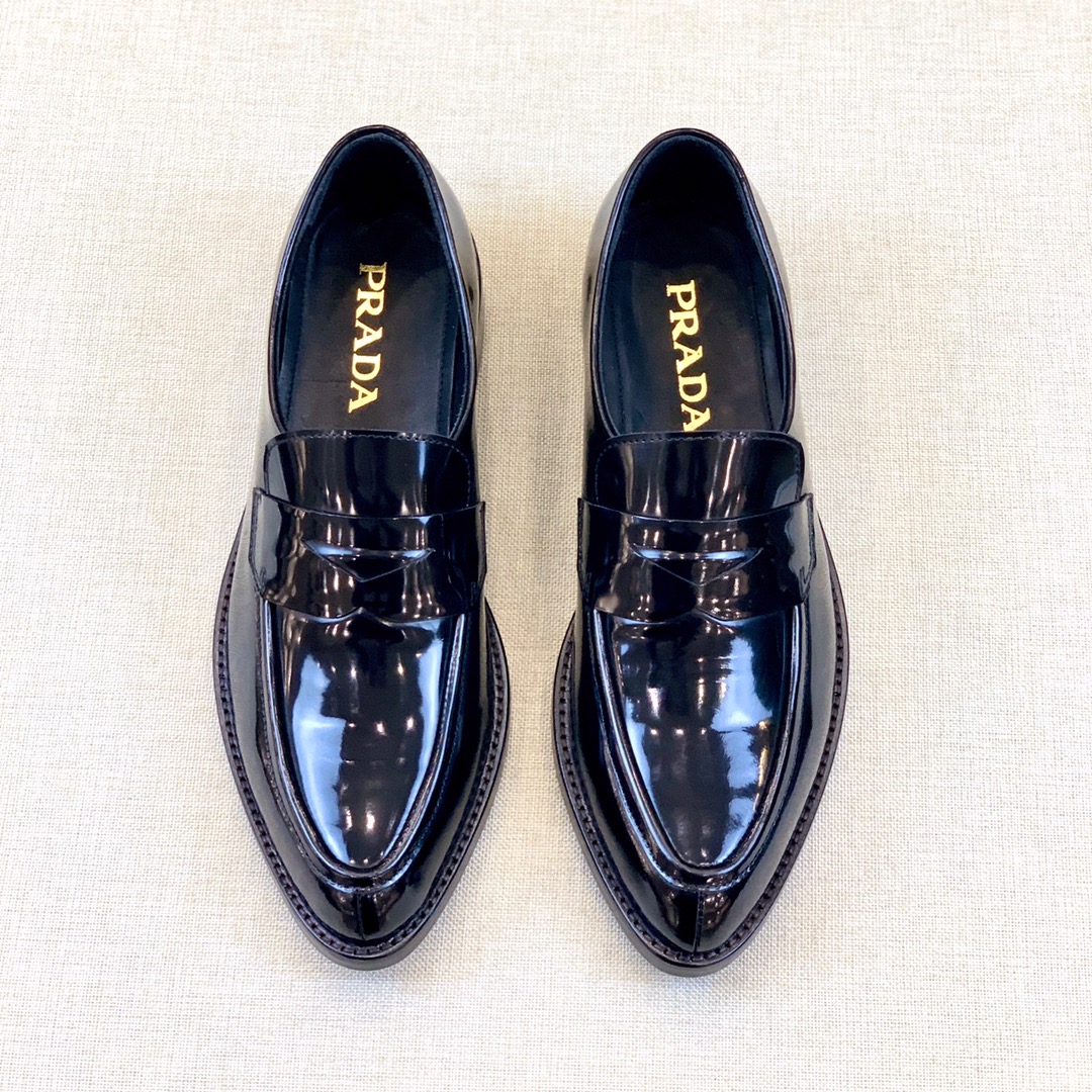 NO:679660,[P*] Original high quality - Gentleman's high-end style - Upper material, imported cowhide - Inner foot pads are all made of imported water-dyed cowhide - Original genuine leather outsole -Size 39-44 (38,45. Customized, non-refundable and non-exchangeable) -Code number 5/38, 6/39, 7/40, 8/41, 9/42, 10/43, 11/44. Dear friends, please pay attention when placing an order.  -,,cowhide,Leather soles19860909【P*】原单高品质 -绅士高端风所属 -鞋面材质,进口牛皮 -内里垫脚 均用进口水染牛皮 -原版真皮大底 -Size 39-44（38,45.订制不退不换） -码数5/38,6/39,7/40,8/41,9/42,10/43,11/44.亲们下单注意 -,,cowhide,Leather soles,Men's shoes