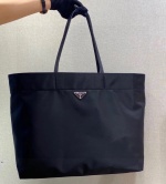 "Prada Shopping Bags" Prada Prada Ultimo sacche da shopping Tarpa da 21tote Nylon Abbigliamento 🛍 Questa serie sarà lo stile principale della prossima stagione di Prada. Il design curvo della borsa Prada è molto accattivante, ed è molto elegante, alla moda e versatile! Anche molto leggero! Dimensione 38.32.16 cm 1 “Prada Shopping Bags” Prada Prada Ultimo sacche da shopping Tarpa da 21tote Nylon Abbigliamento 🛍 Questa serie sarà lo stile principale della prossima stagione di Prada. Il design curvo della borsa Prada è molto accattivante, ed è molto elegante, alla moda e versatile! Anche molto leggero! Dimensione 38.32.16 cm