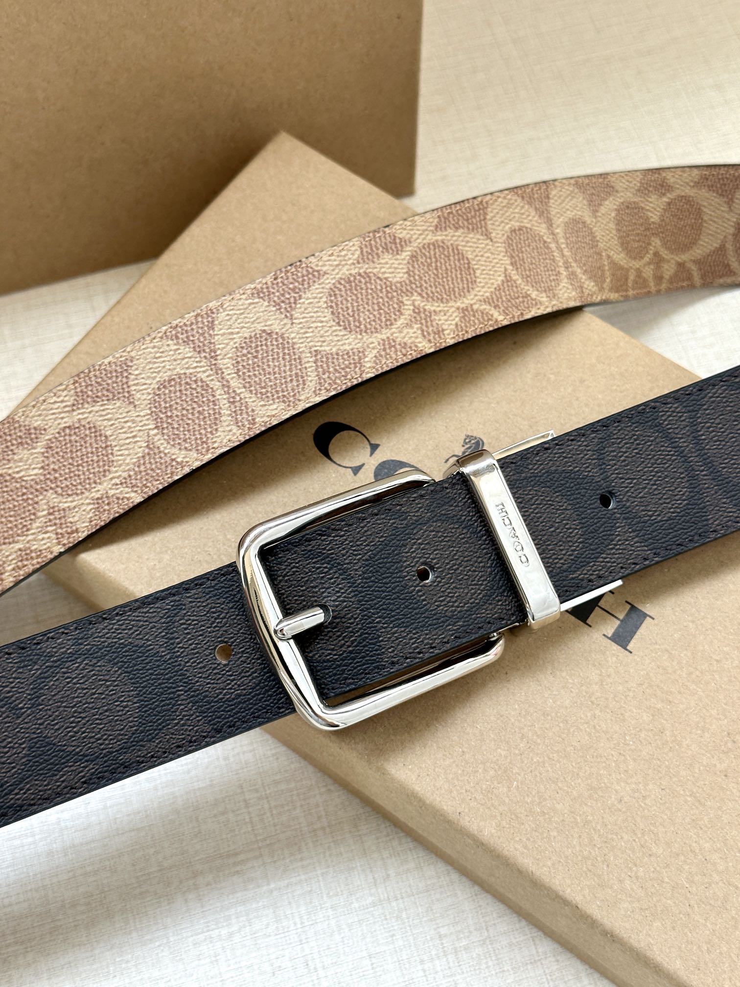 COACH Twilight Belt: Black Fabric, Customizable, Double-Sided, 3.7cm Wide - 图片 2