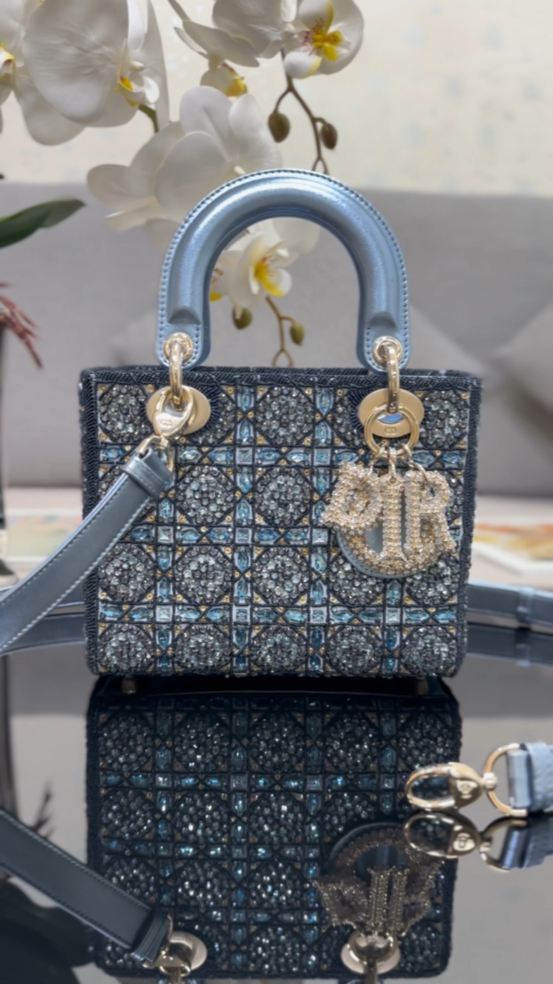 ❤ Cuatro paneles bordados con pedrería azul, edición limitada