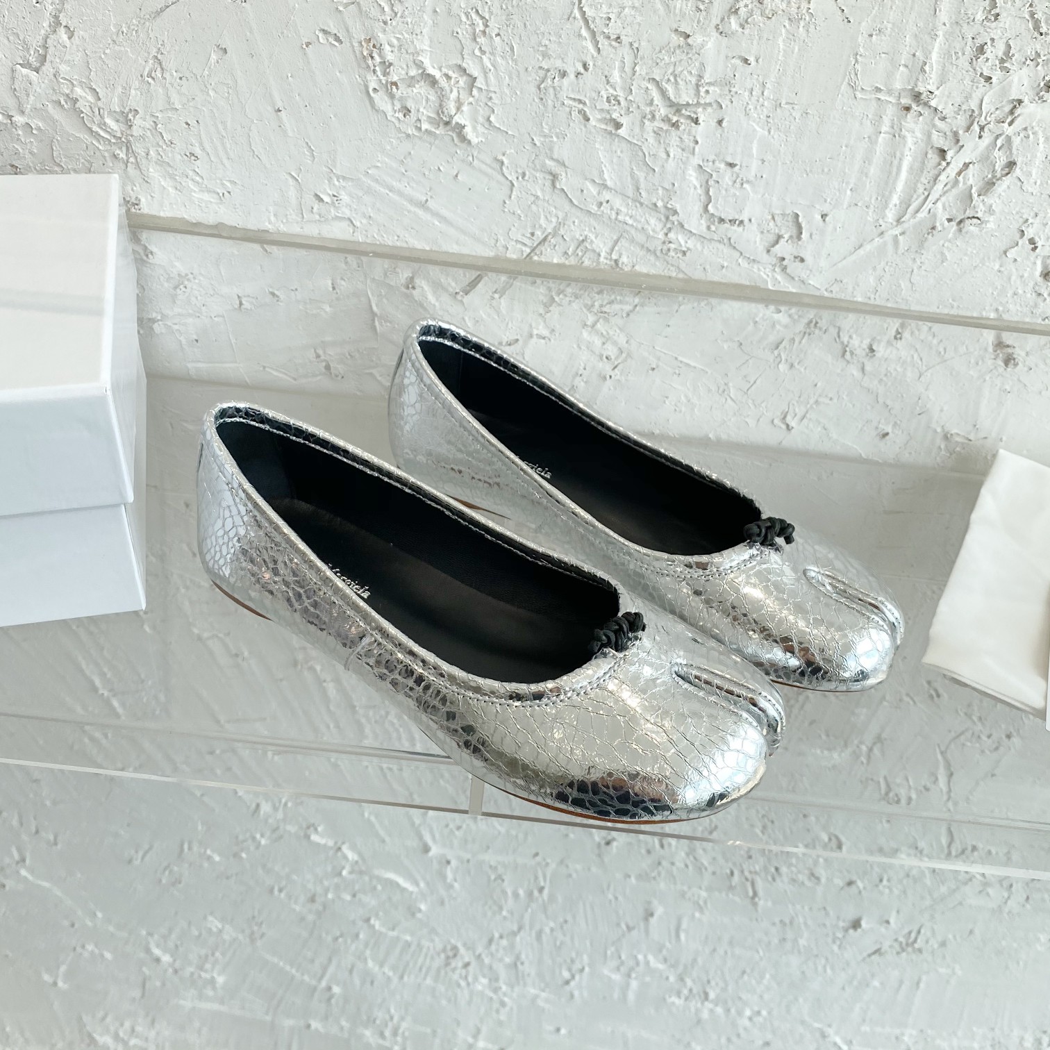 MM6 Maison Margiela Silver Split-Toe Ballet Flats with Leather Sole 2 a1686314681291 8154