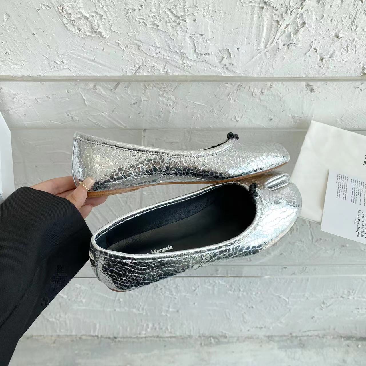 MM6 Maison Margiela Silver Split-Toe Ballet Flats with Leather Sole 9 a1686314681675 6830
