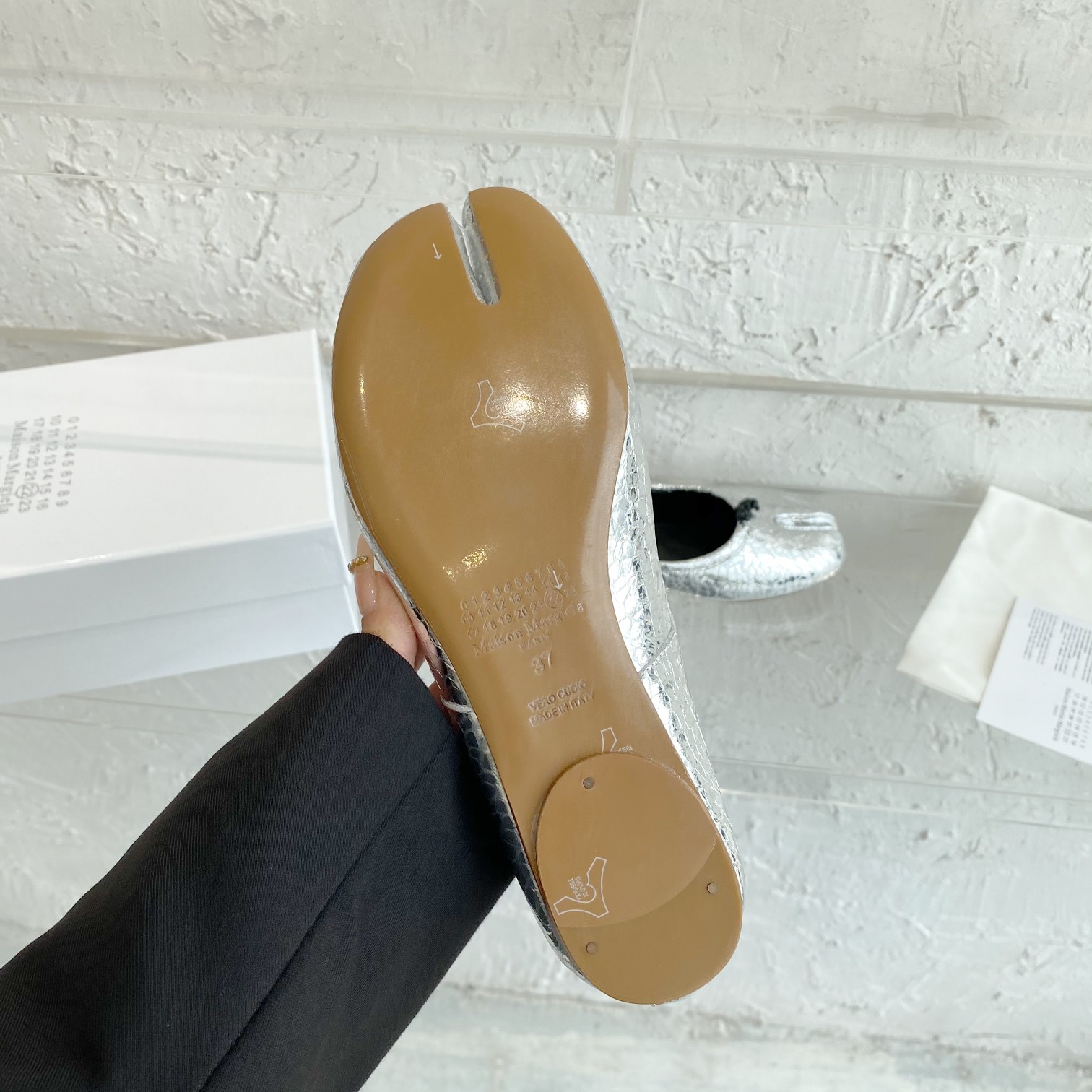 MM6 Maison Margiela Silver Split-Toe Ballet Flats with Leather Sole 10 a1686314681802 4705