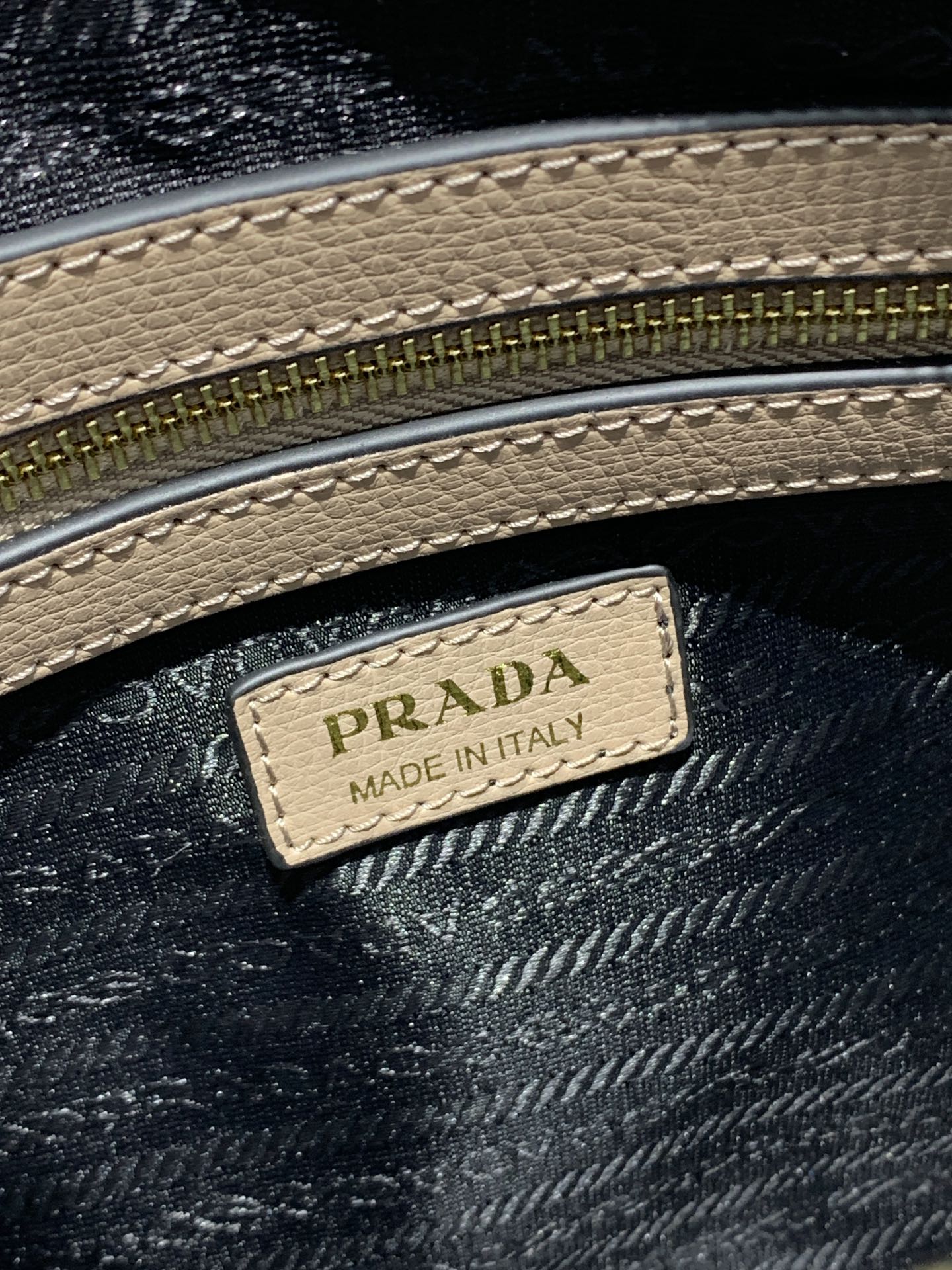 400 普拉达《PRADA》2023 独家醉心款[玫瑰]新款上市普拉达最畅销简约款式