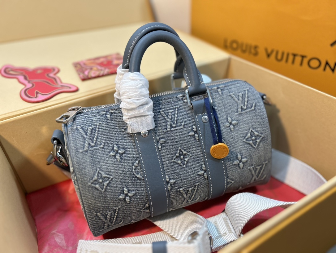 顶级原单M22762本款KeepallBandoulière25手袋展现MonogramWashedDe