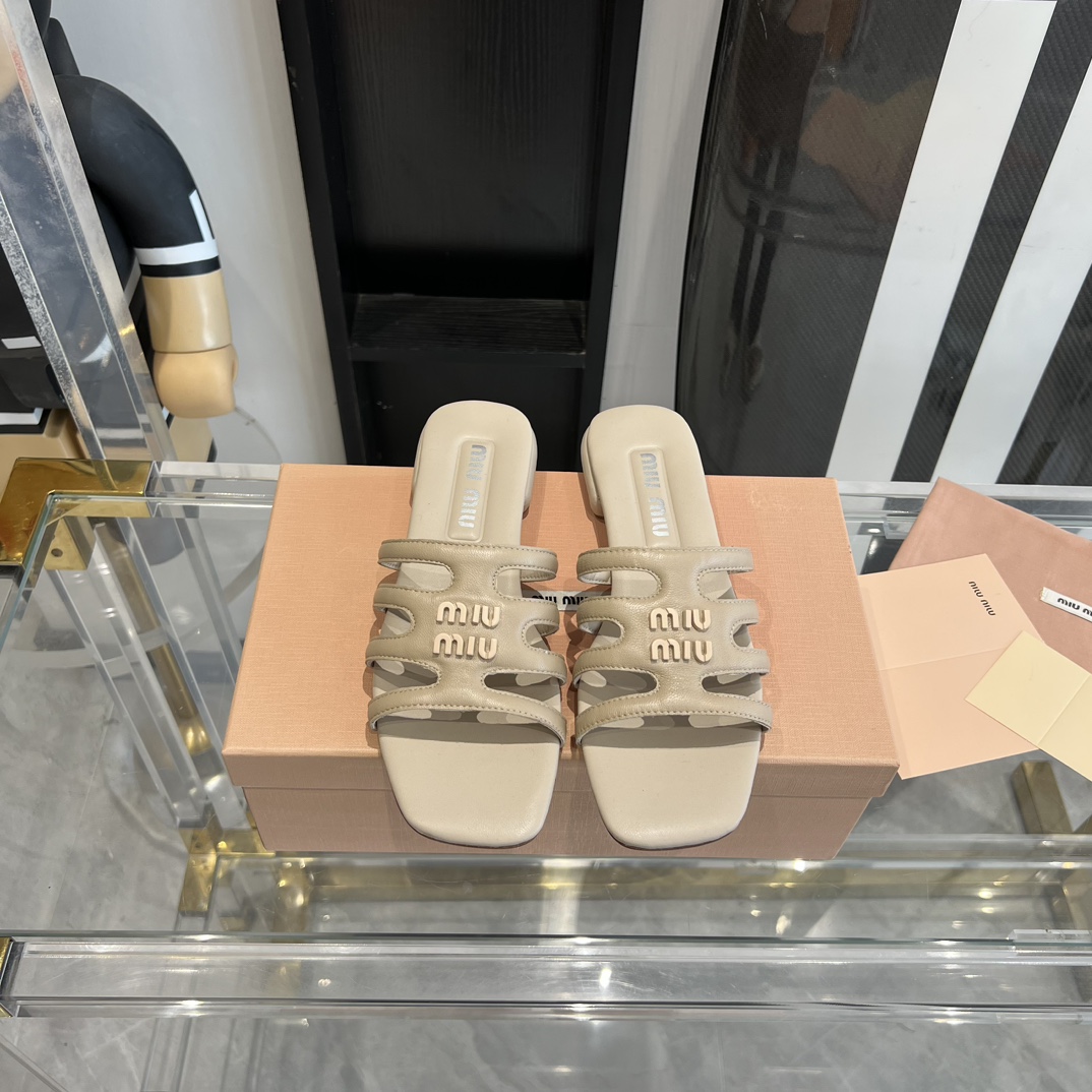 Miu Miu 300 23ss春夏真皮底拖鞋 真的太少女啦 小羊皮 软 舒适度超高 开发 所有细节都和 一致