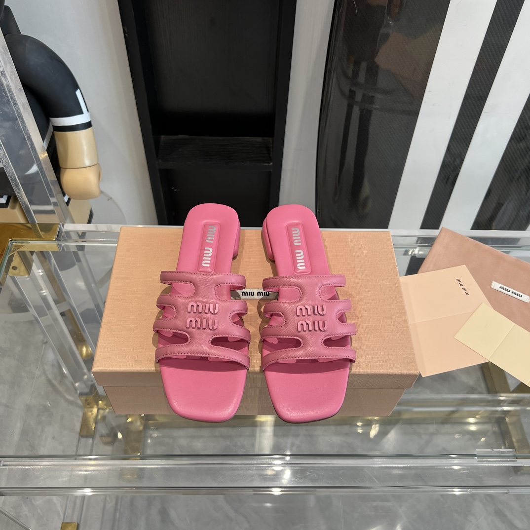 Miu Miu 300 23ss春夏真皮底拖鞋 真的太少女啦 小羊皮 软 舒适度超高 开发 所有细节都和 一致