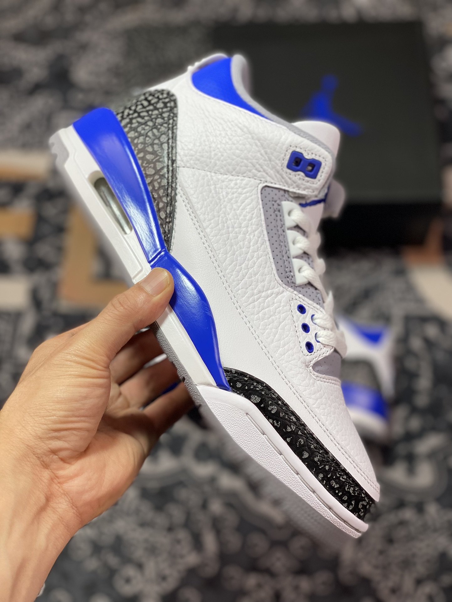 The preferred original grade is similar to ”Lightning, 3 ”aj” Michael Jordan 3rd generation mid-top retro casual sports culture basketball shoes 8532-145