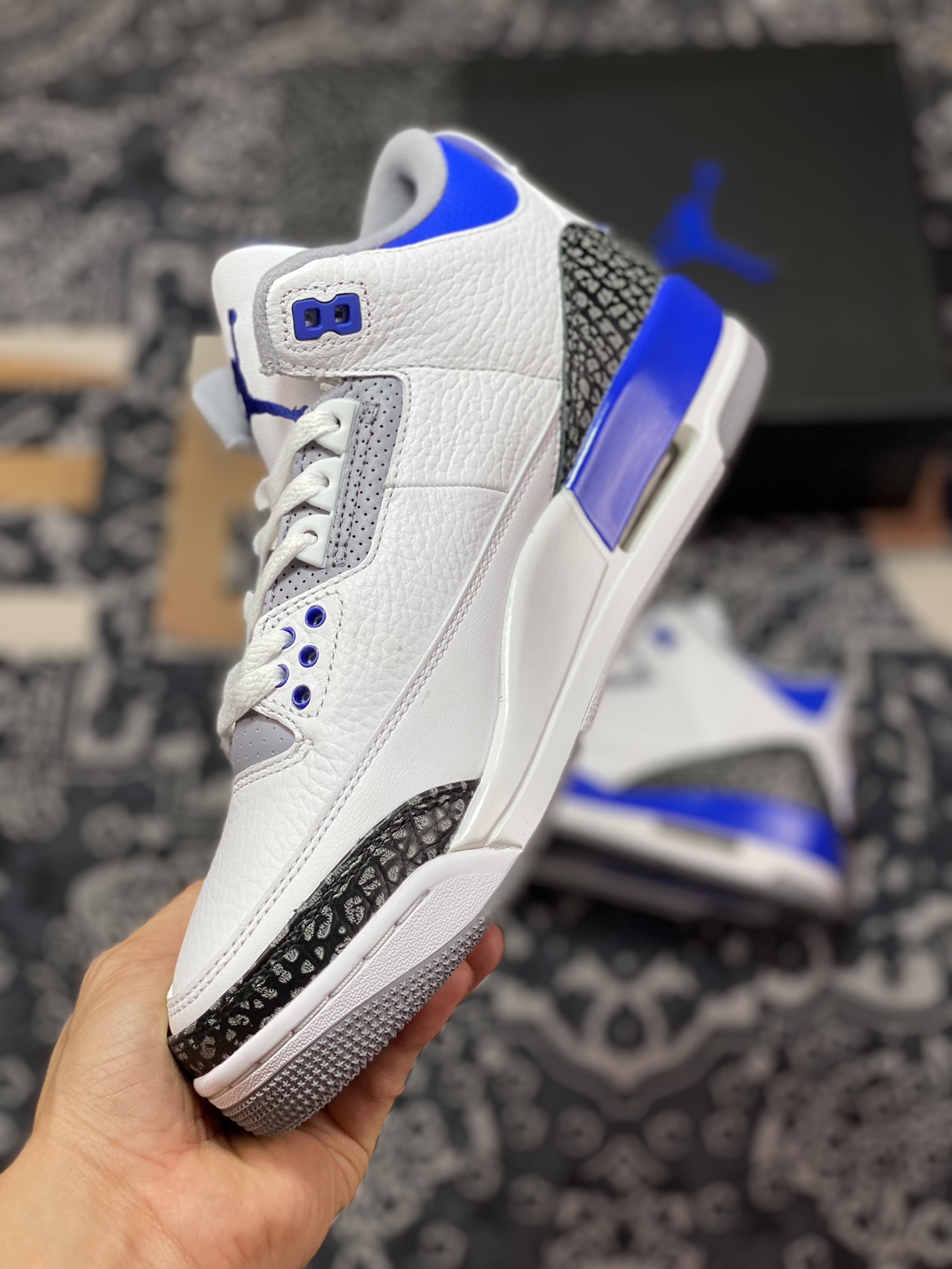 The preferred original grade is similar to ”Lightning, 3 ”aj” Michael Jordan 3rd generation mid-top retro casual sports culture basketball shoes 8532-145