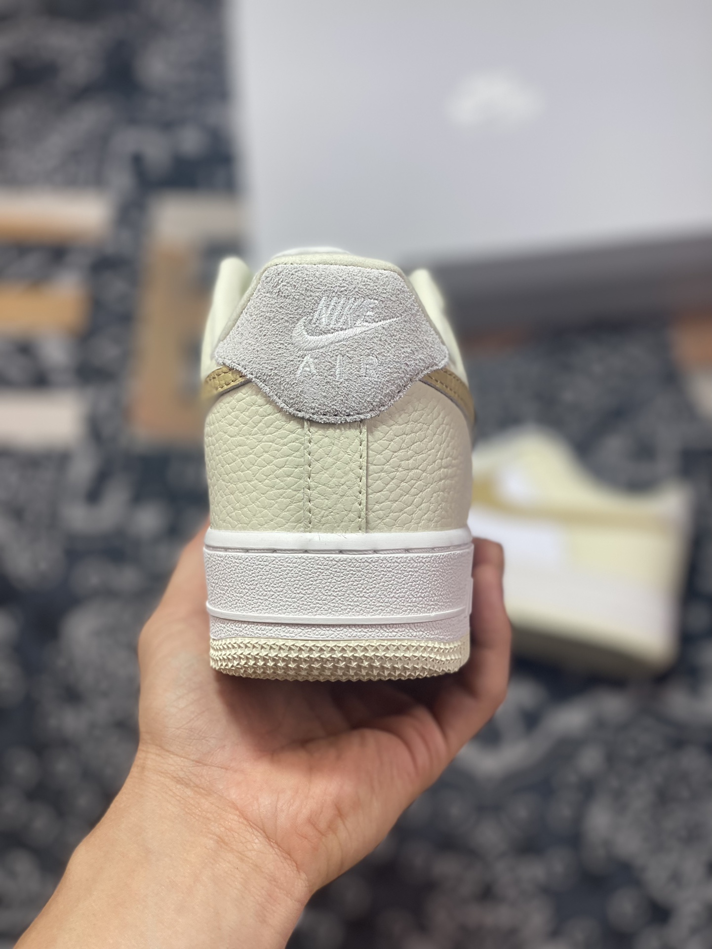 Nike Wmns Air Force 1'07 QS ”Coconut Milk” Air Force One classic low-cut sneakers ”stitched milky white and brown mini double hooks” DX8953-100