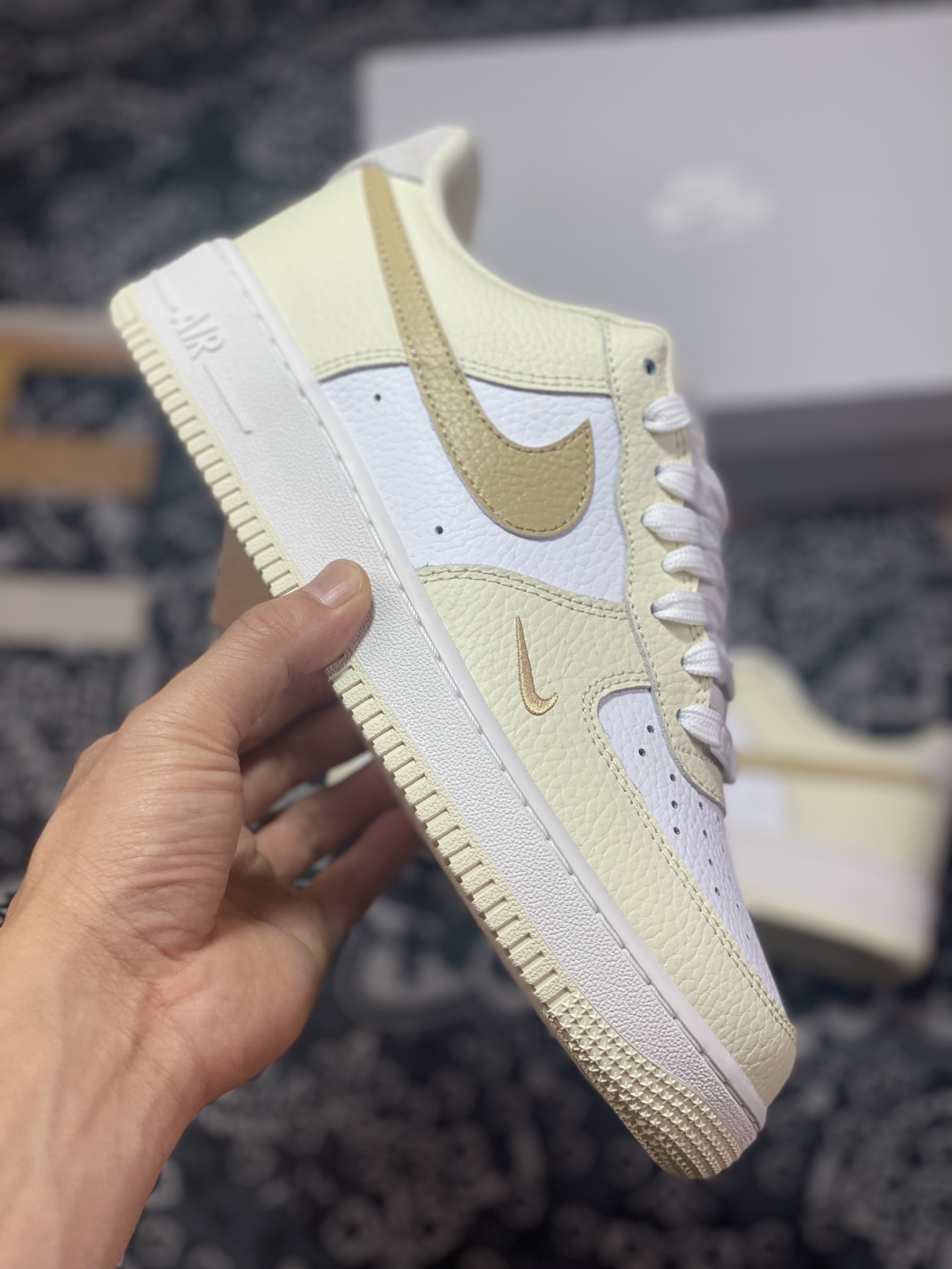 Nike Wmns Air Force 1'07 QS ”Coconut Milk” Air Force One classic low-cut sneakers ”stitched milky white and brown mini double hooks” DX8953-100