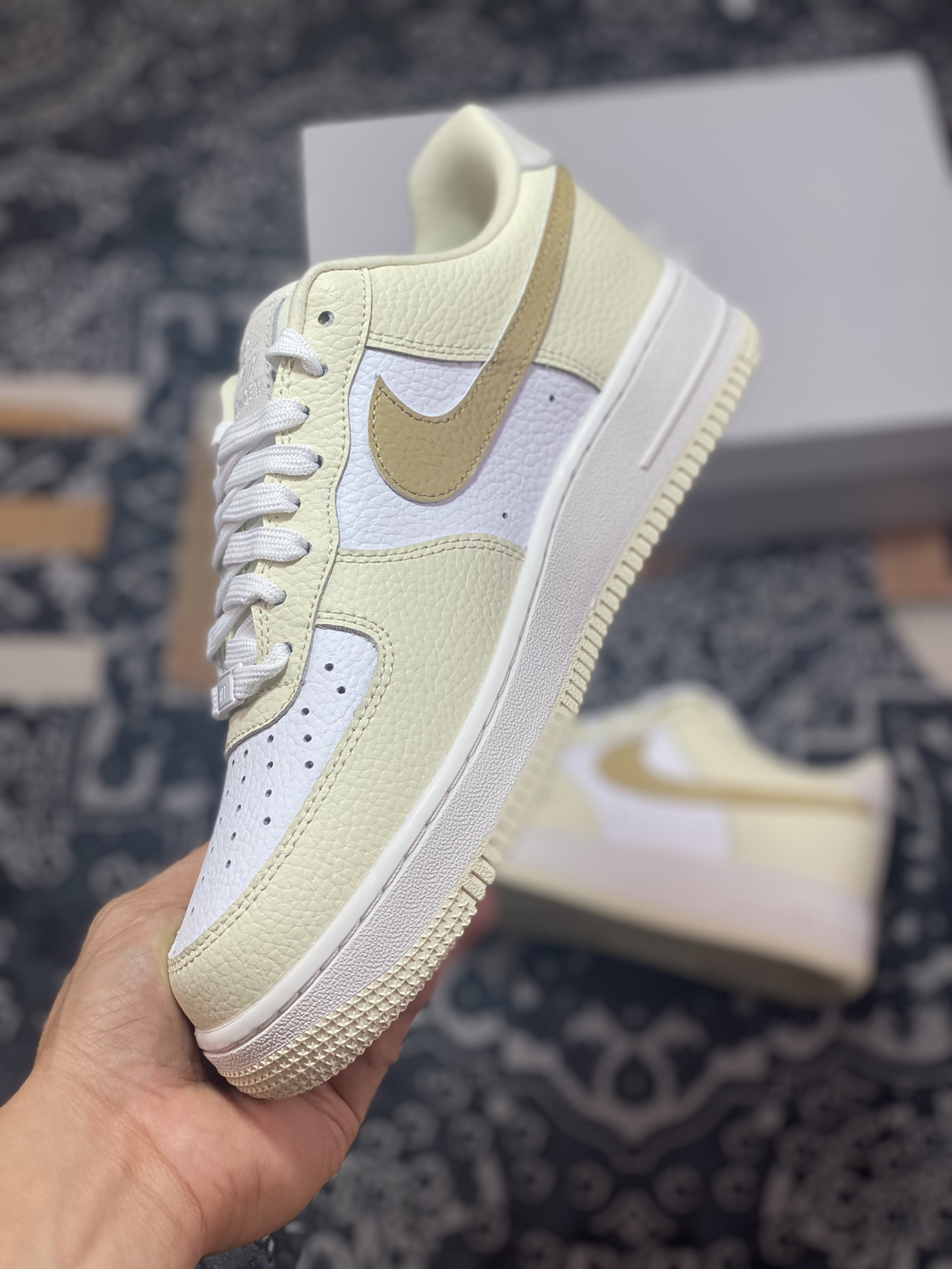 Nike Wmns Air Force 1'07 QS ”Coconut Milk” Air Force One classic low-cut sneakers ”stitched milky white and brown mini double hooks” DX8953-100