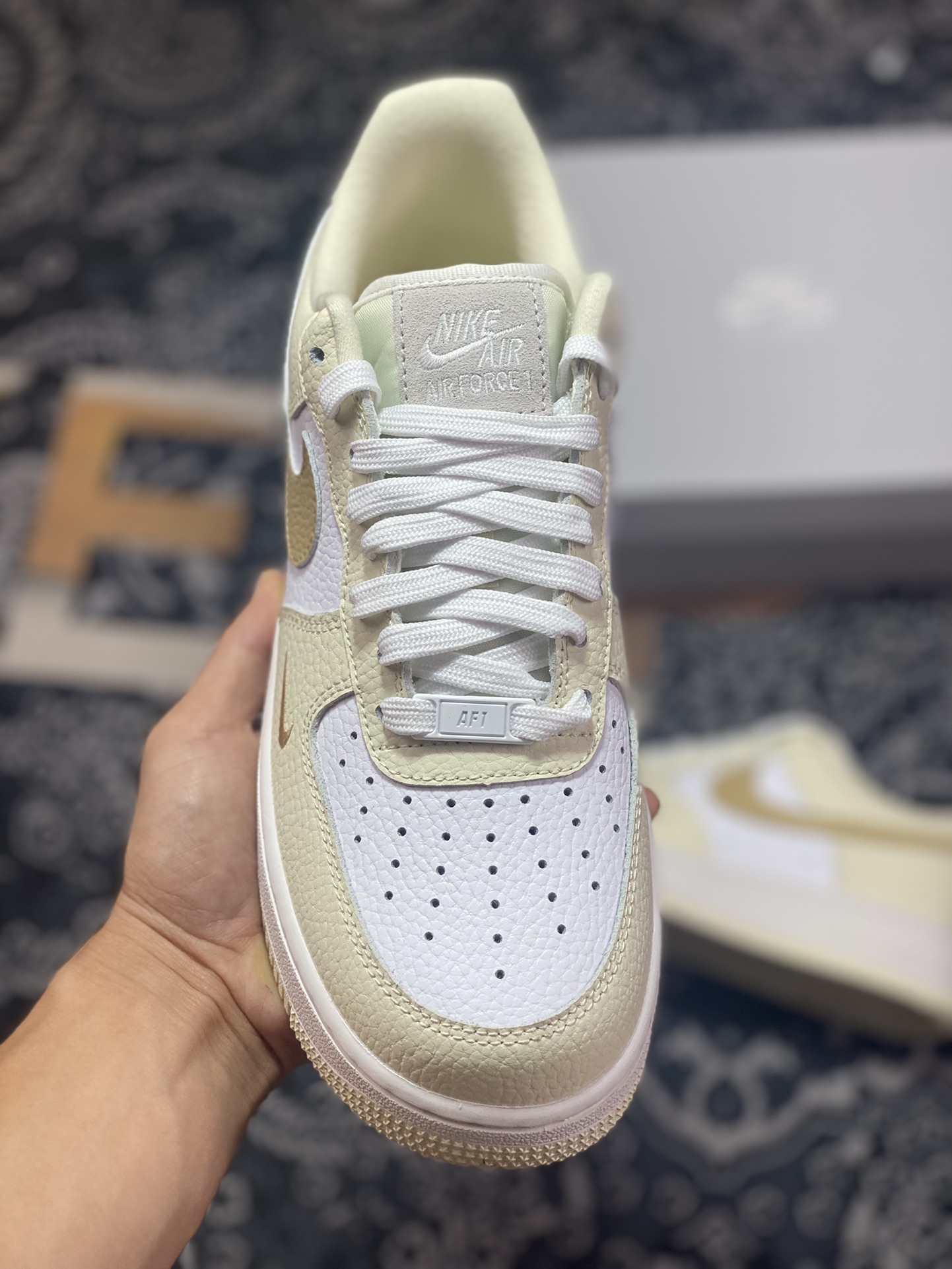 Nike Wmns Air Force 1'07 QS ”Coconut Milk” Air Force One classic low-cut sneakers ”stitched milky white and brown mini double hooks” DX8953-100