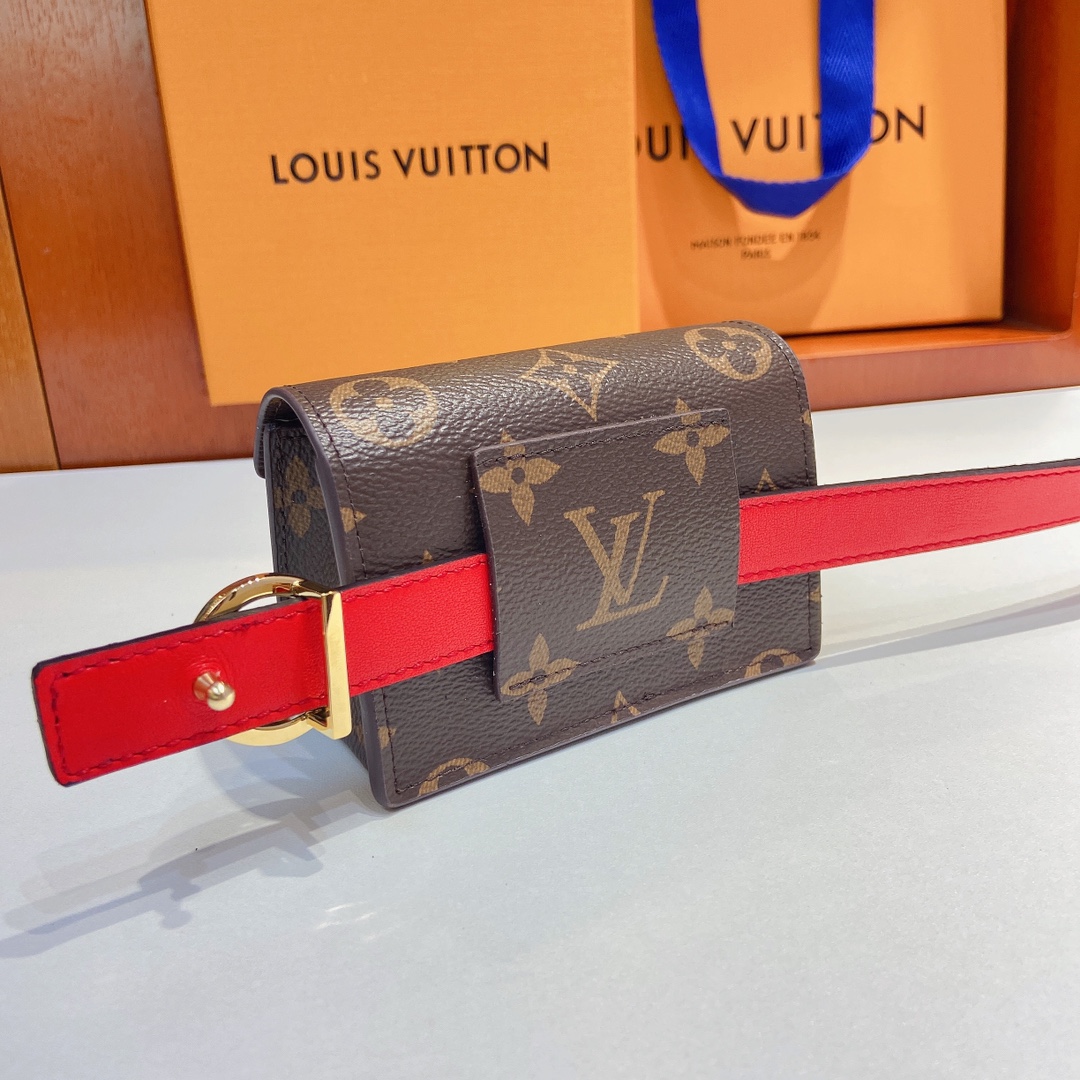 LV腰包系列腰带采用双面原版皮料搭配