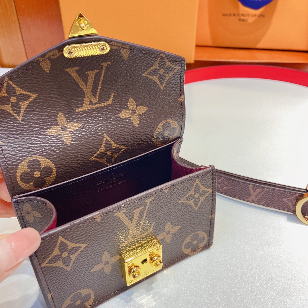 LV腰包系列腰带采用双面原版皮料搭配