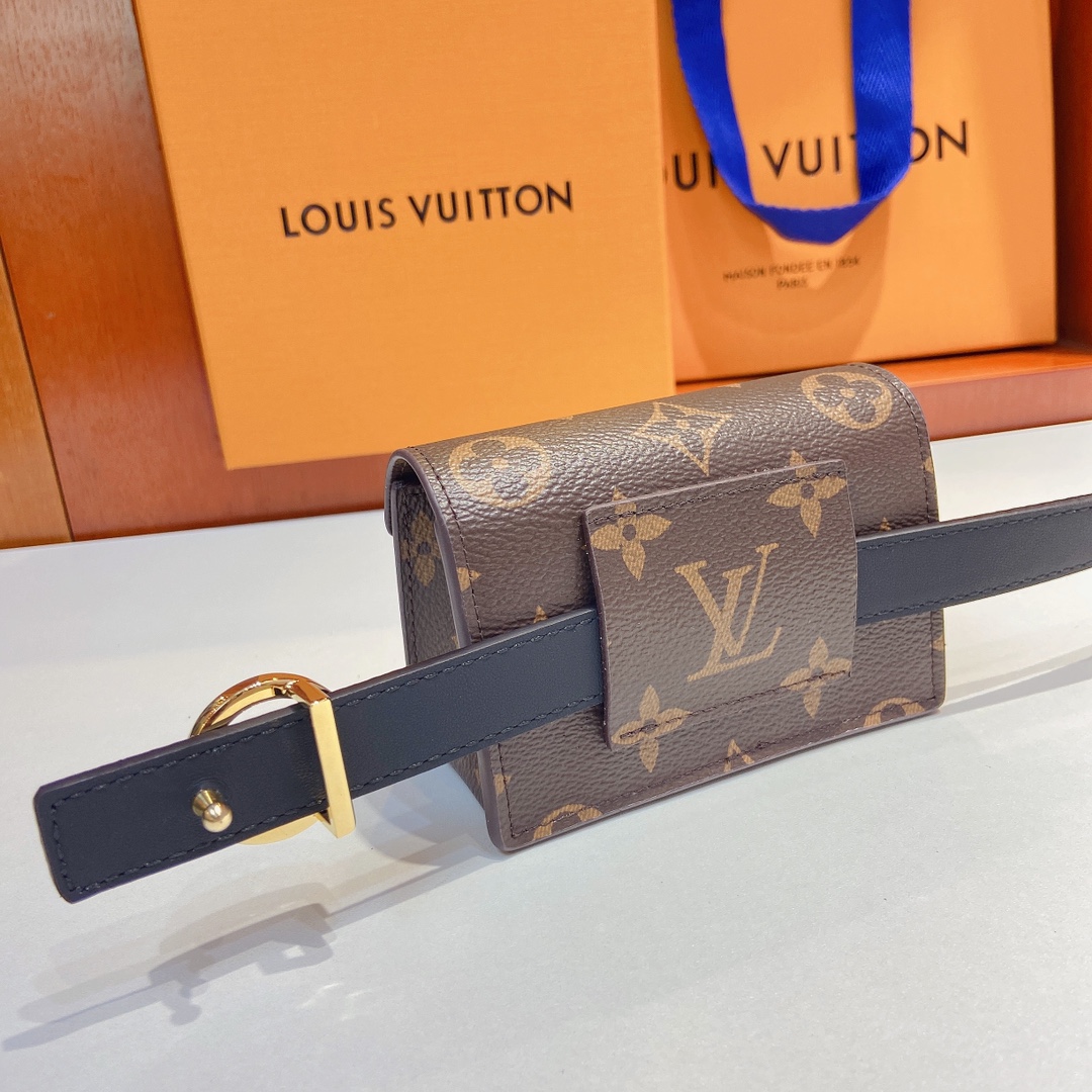 LV腰包系列腰带采用双面原版皮料搭配
